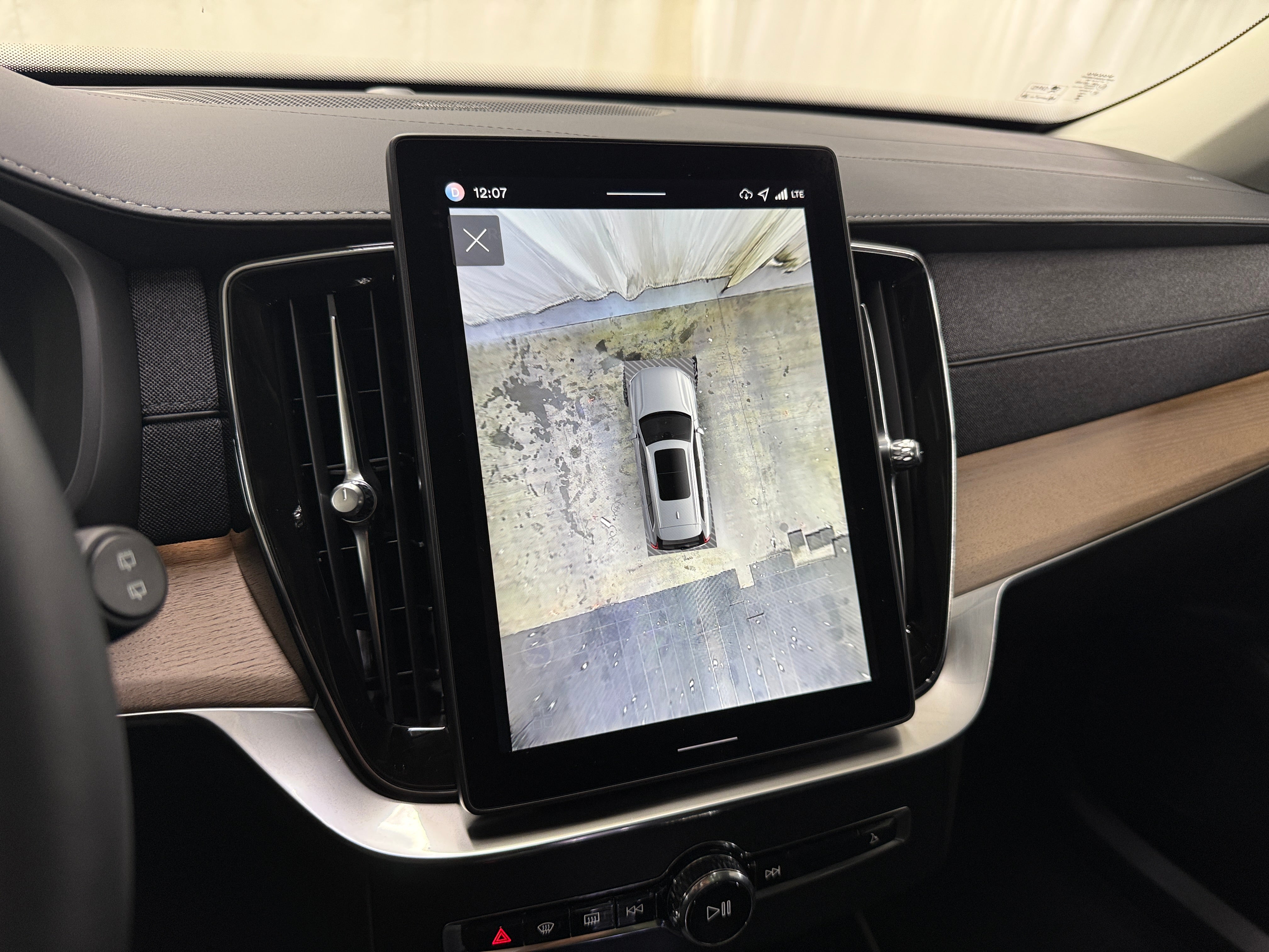 2026 Volvo XC90 Plus - Photo 18