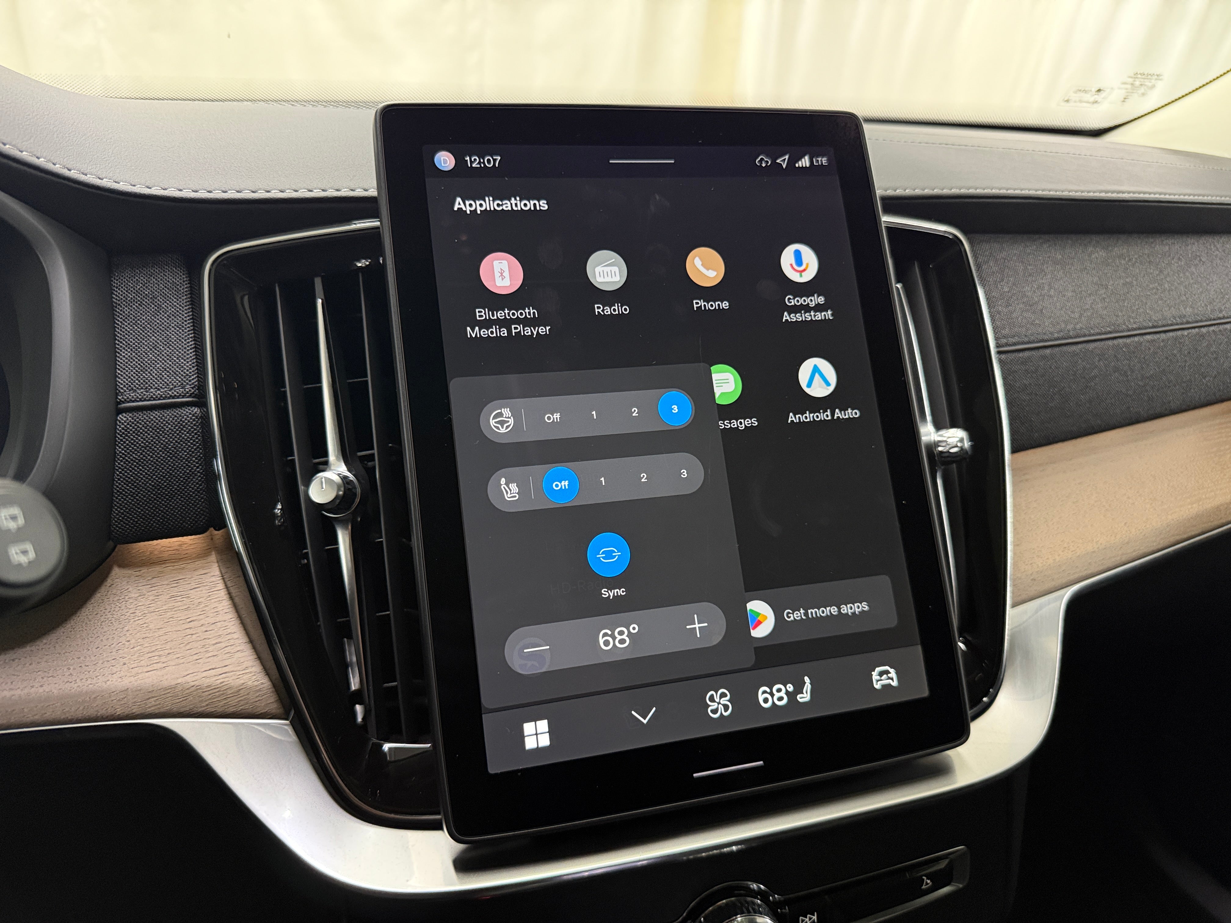 2026 Volvo XC90 Plus - Photo 20