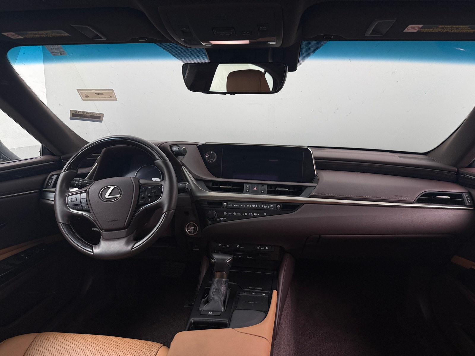 Thumbnail: 2020 Lexus ES - 3