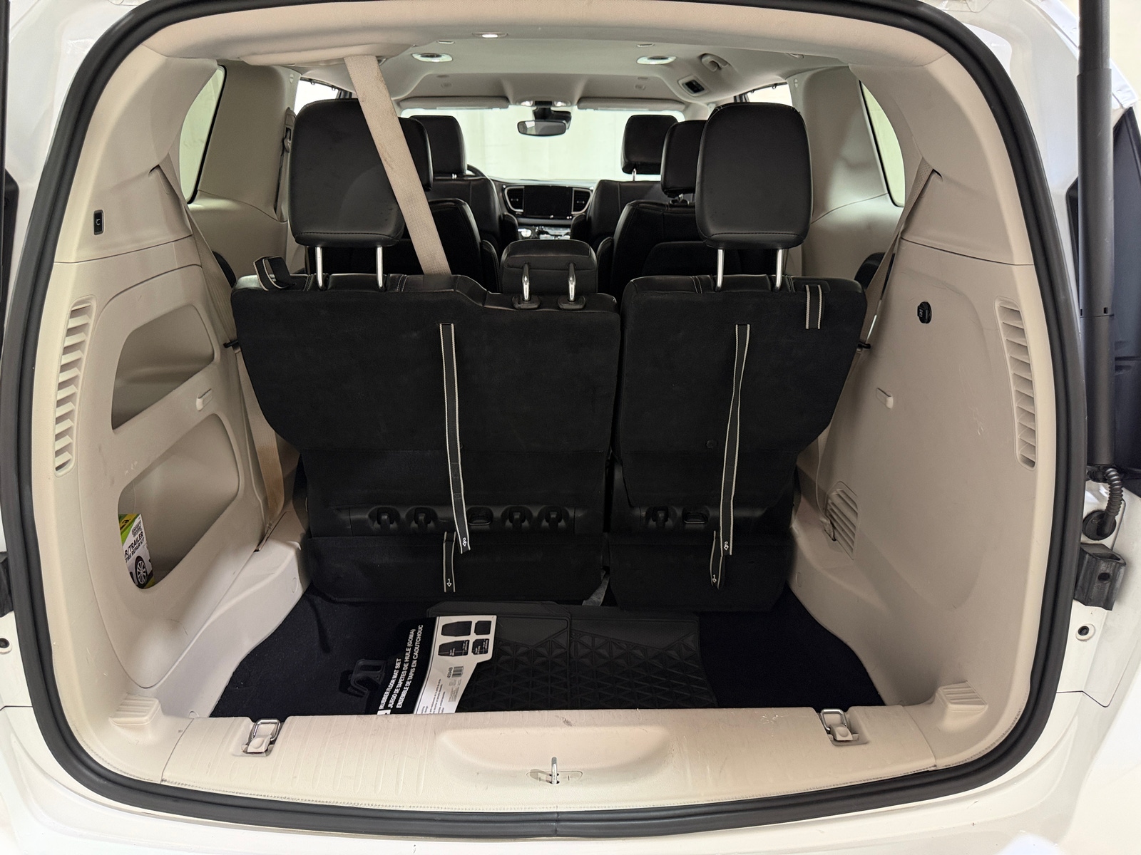 Thumbnail: 2023 Chrysler Pacifica - 6