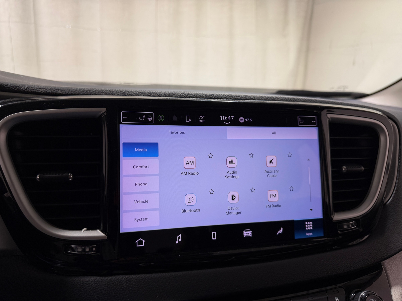 Thumbnail: 2023 Chrysler Pacifica - 3