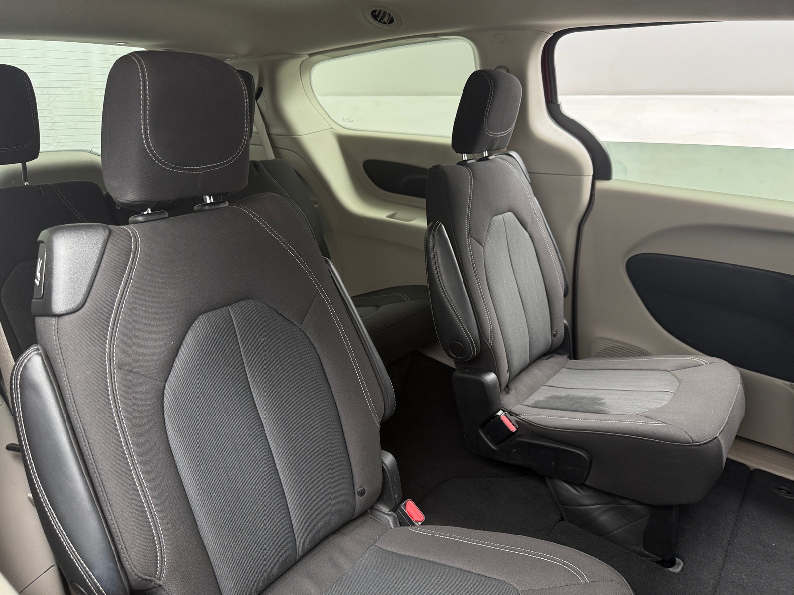 Thumbnail: 2023 Chrysler Voyager - 6