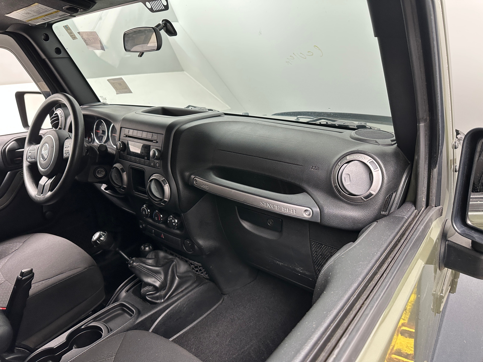 Thumbnail: 2015 Jeep Wrangler - 3