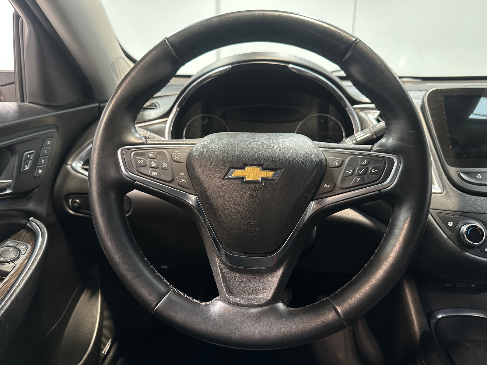 Thumbnail: 2024 Chevrolet Malibu - 4
