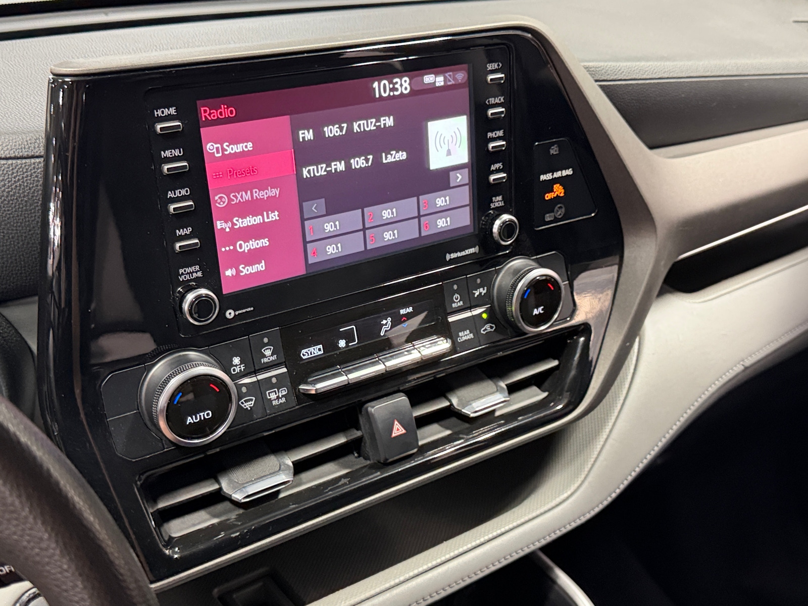 Thumbnail: 2022 Toyota Highlander - 4