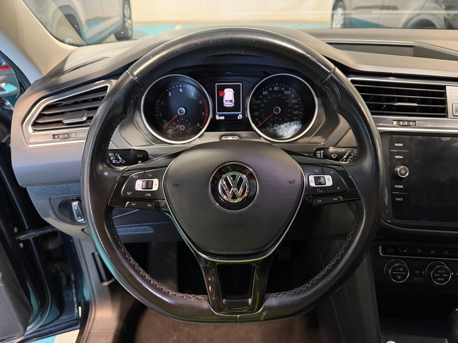 Thumbnail: 2018 Volkswagen Tiguan - 4