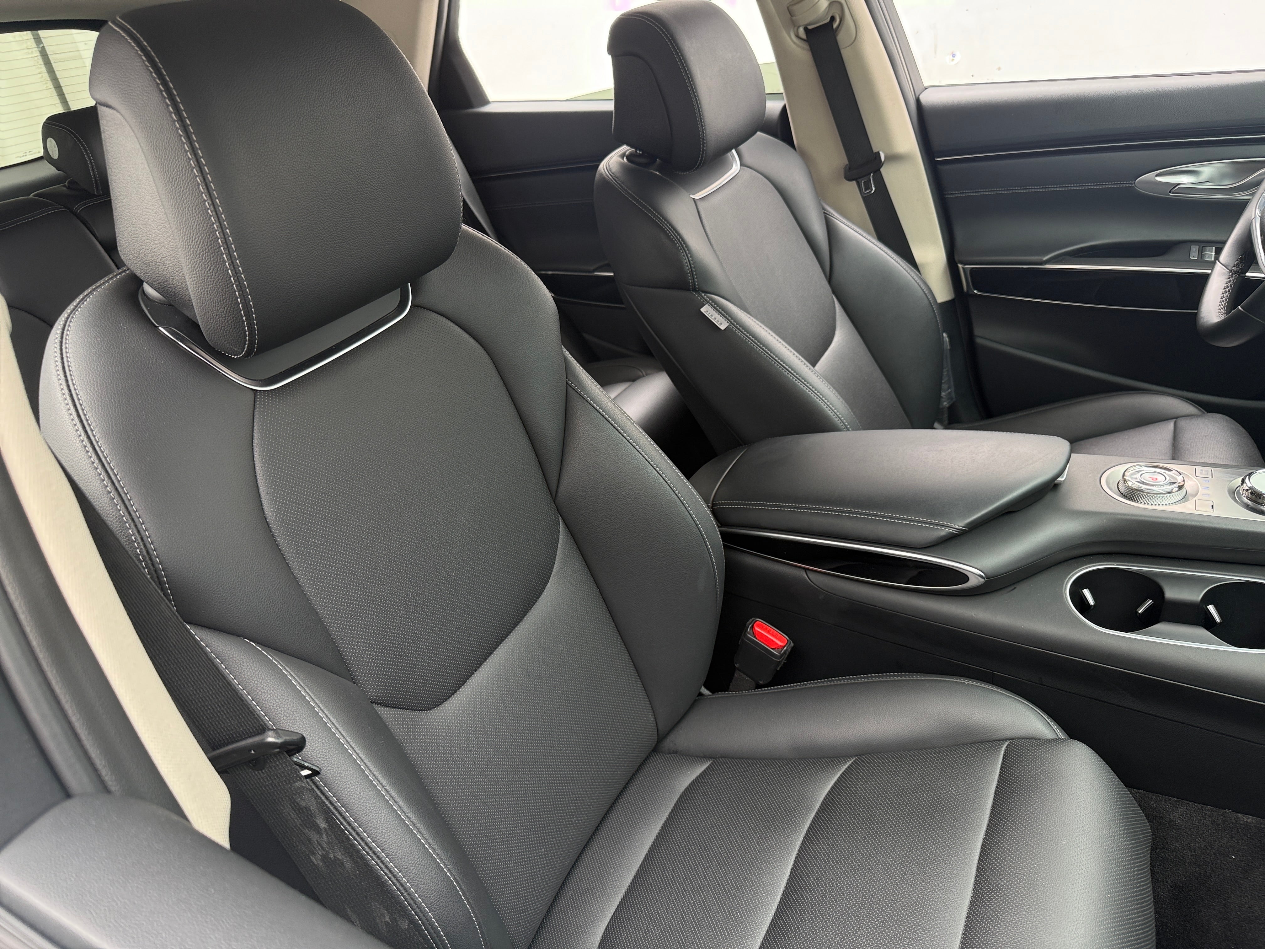2025 GENESIS GV70