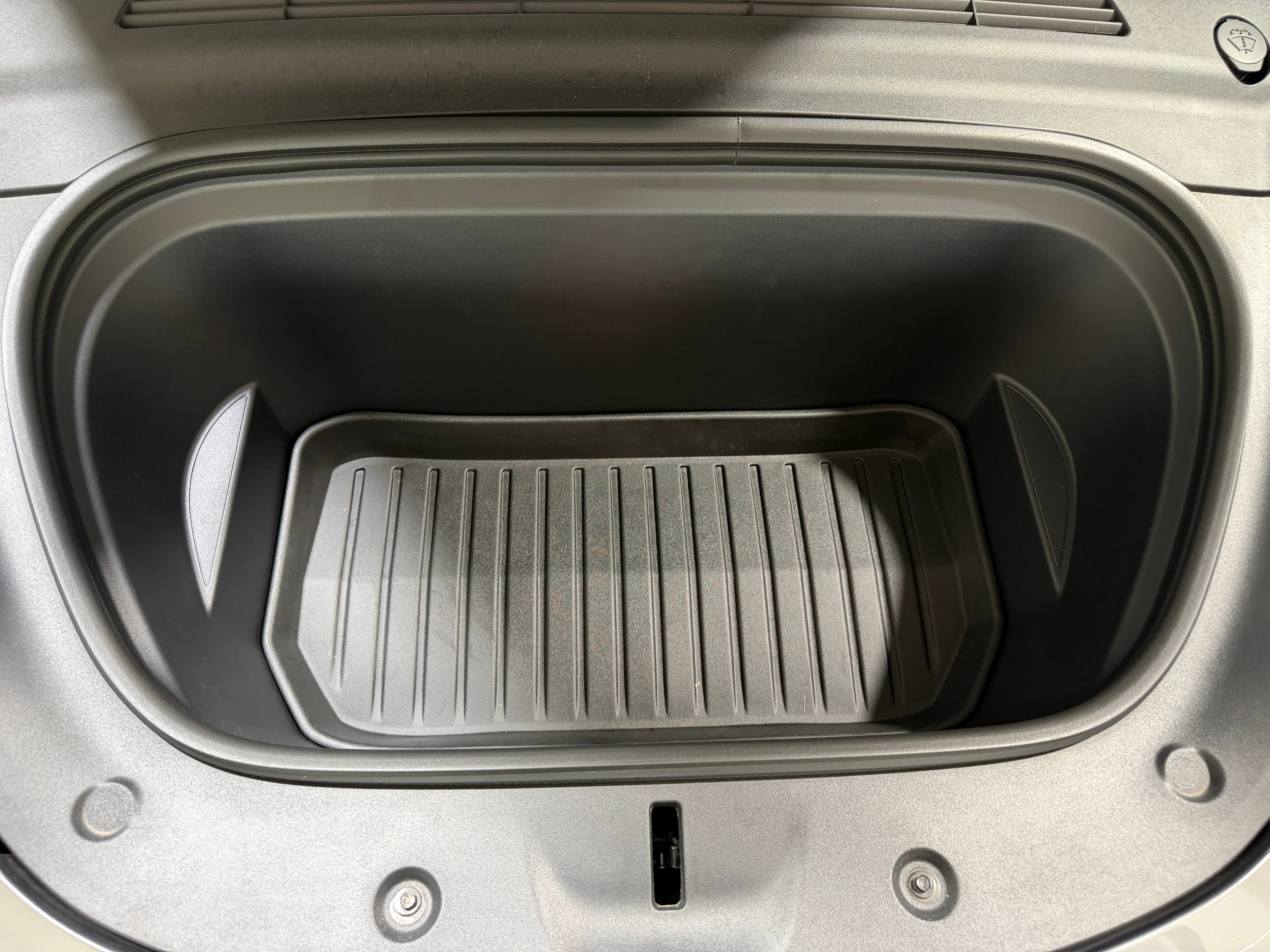 Used 2025 Tesla Model Y Long Range with VIN 7SAYGAEE3SF299189 for sale in Oak Creek, WI