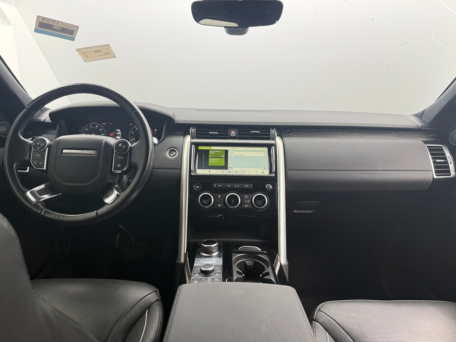 Thumbnail: 2018 Land Rover Discovery - 3