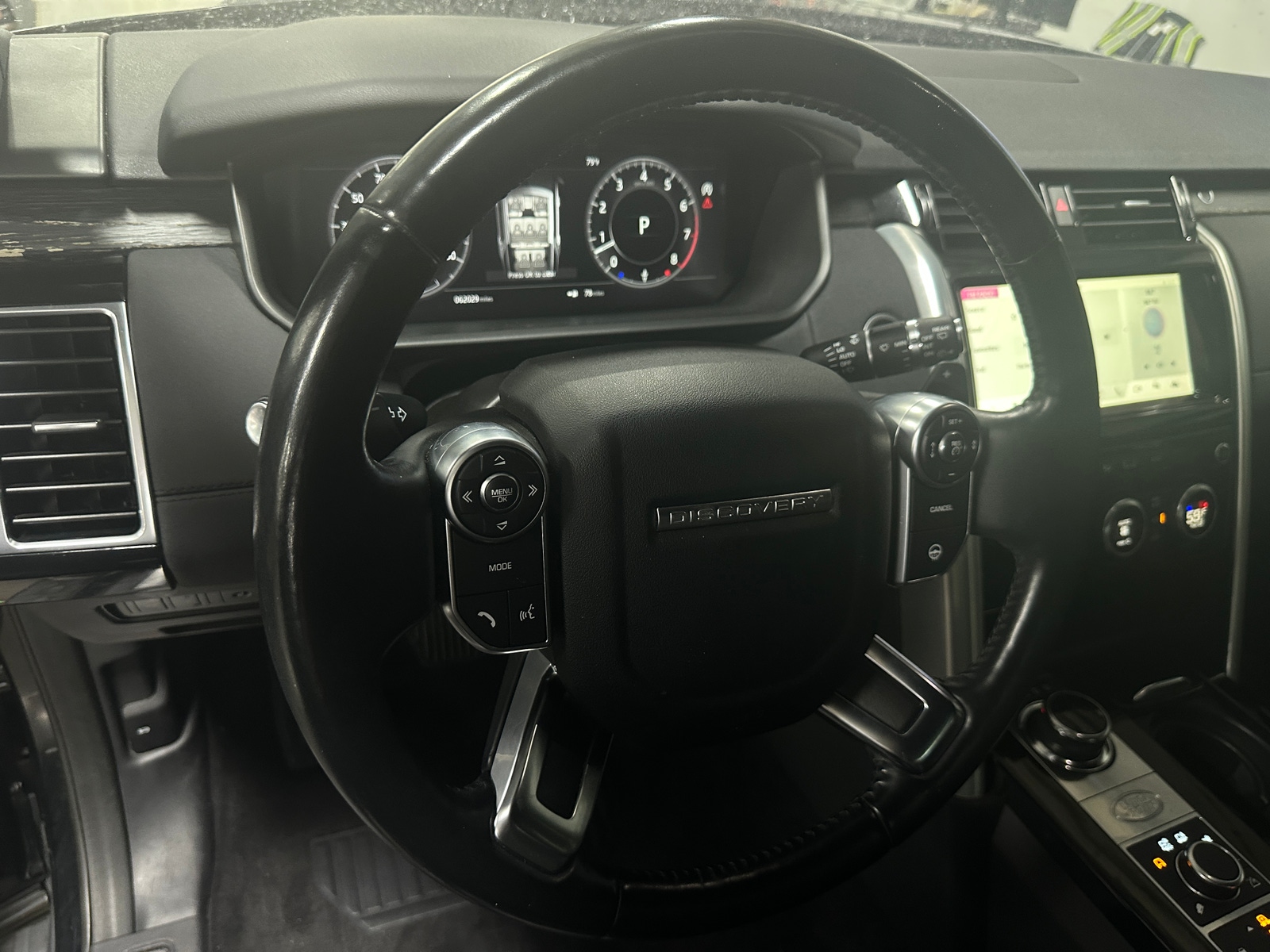 Thumbnail: 2018 Land Rover Discovery - 5
