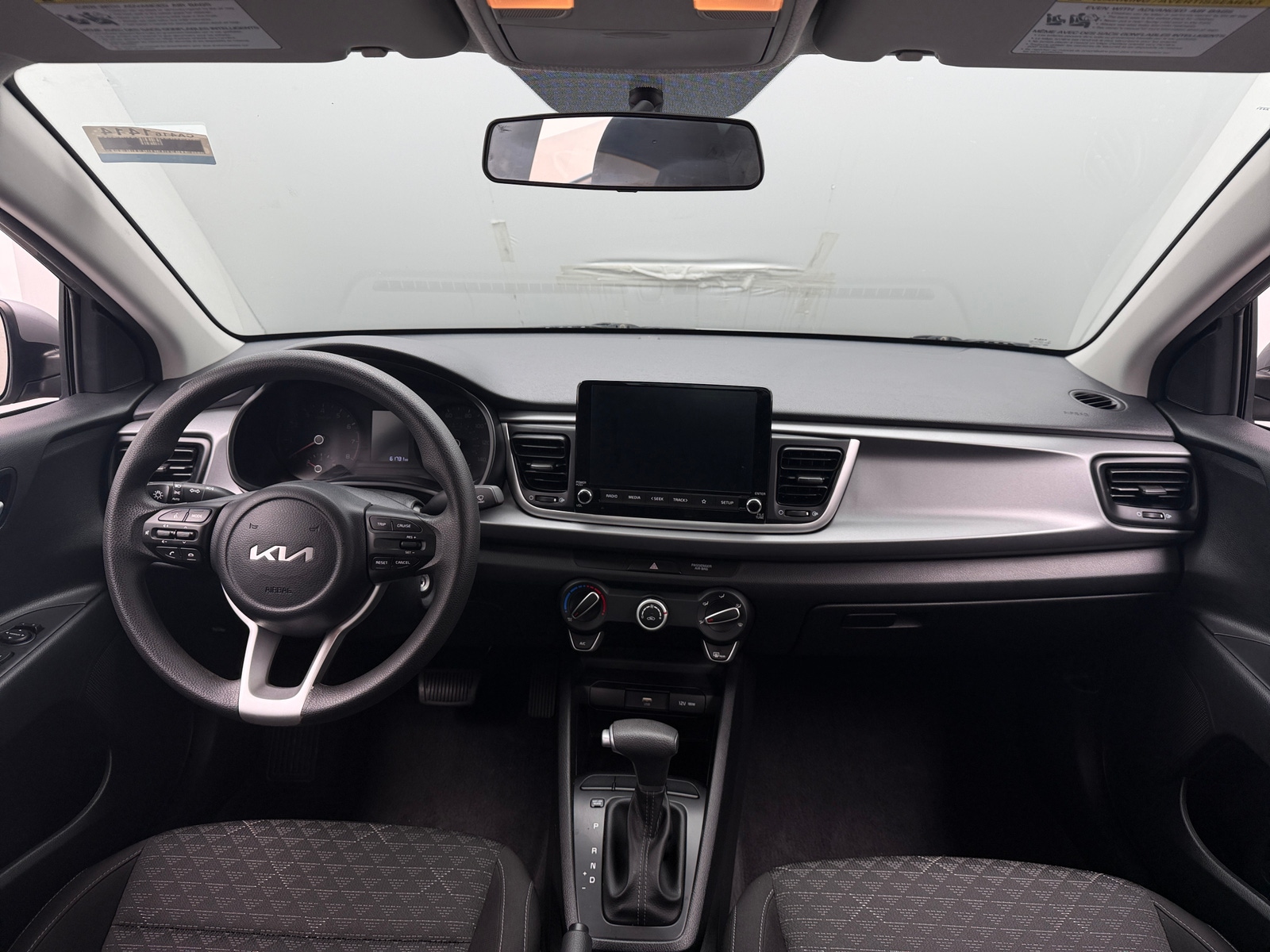 Thumbnail: 2023 Kia Rio - 3