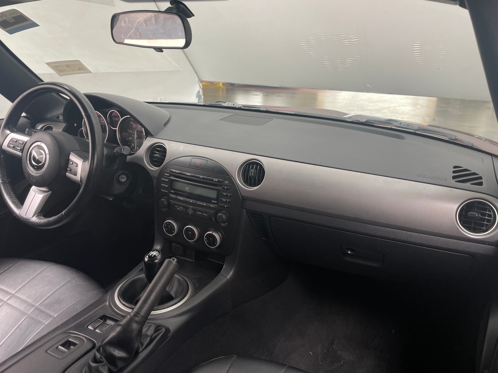 Thumbnail: 2010 Mazda MX-5 Miata - 3