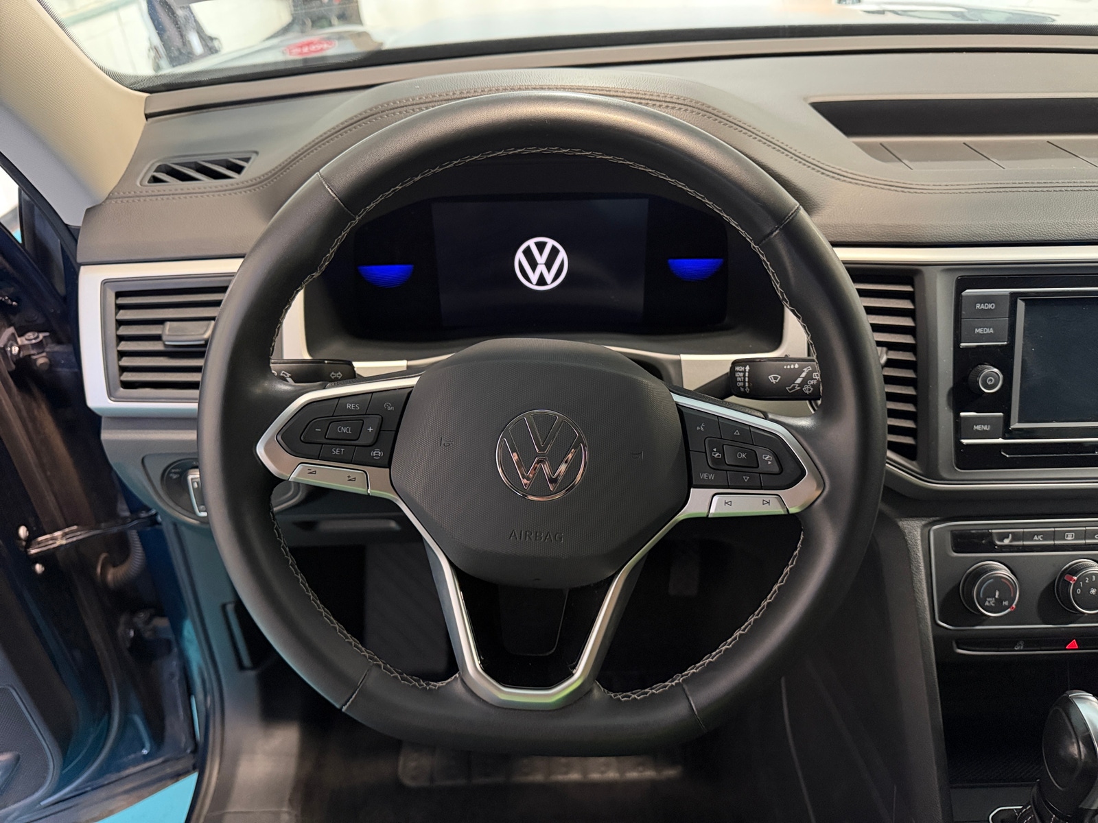 Thumbnail: 2022 Volkswagen Atlas - 4