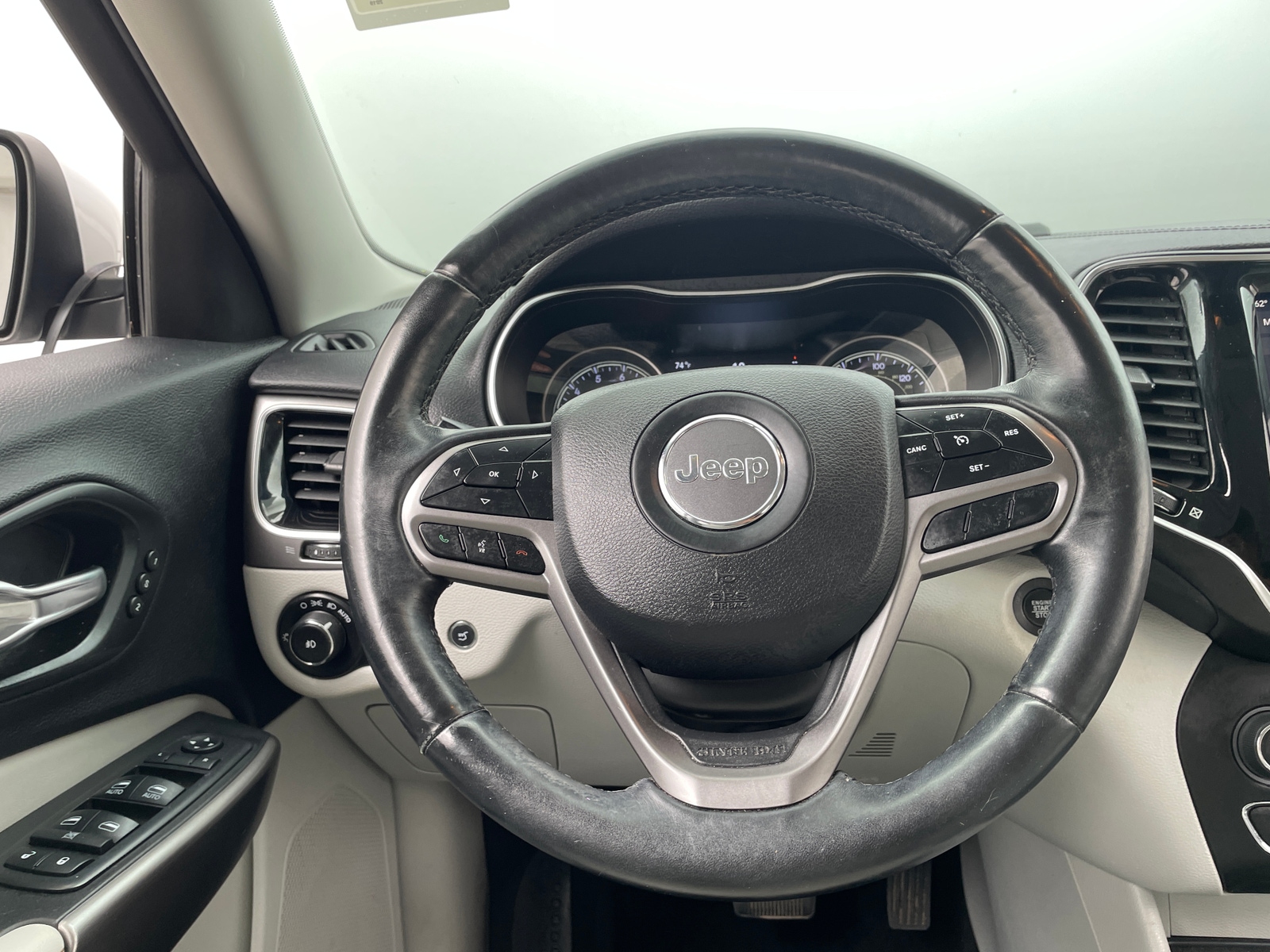 Thumbnail: 2019 Jeep Cherokee - 4