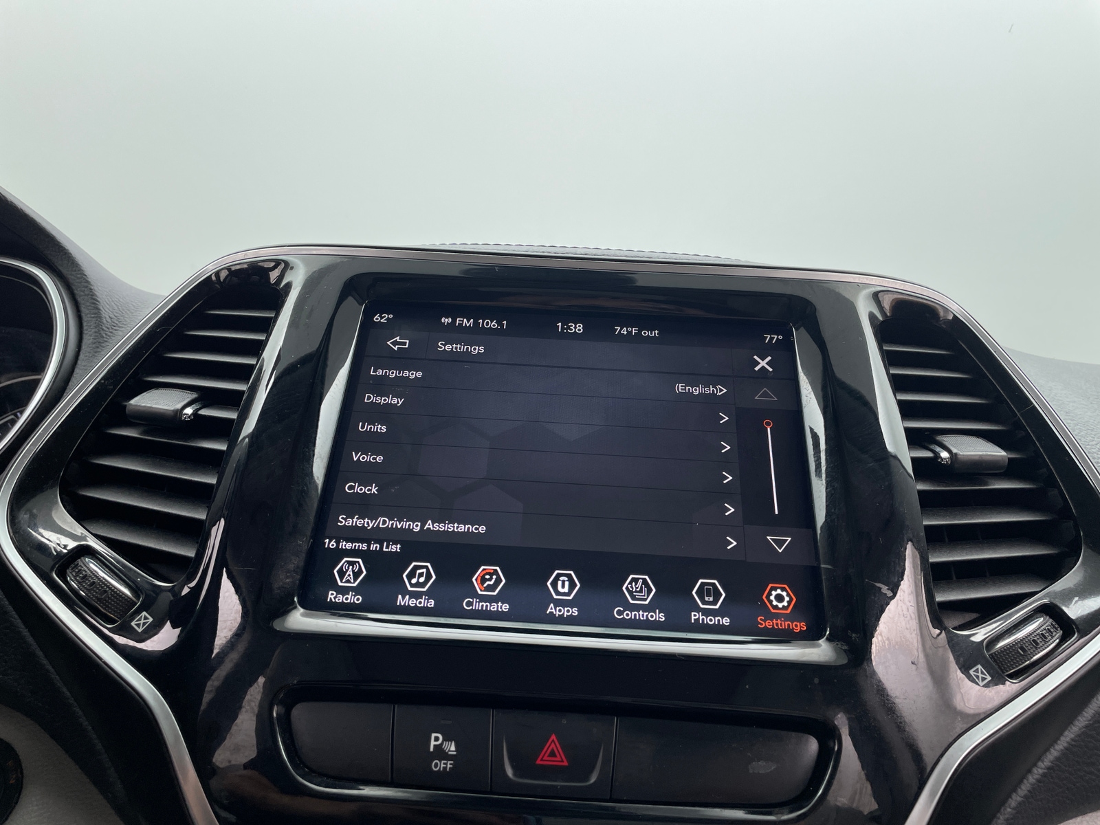 Thumbnail: 2019 Jeep Cherokee - 3