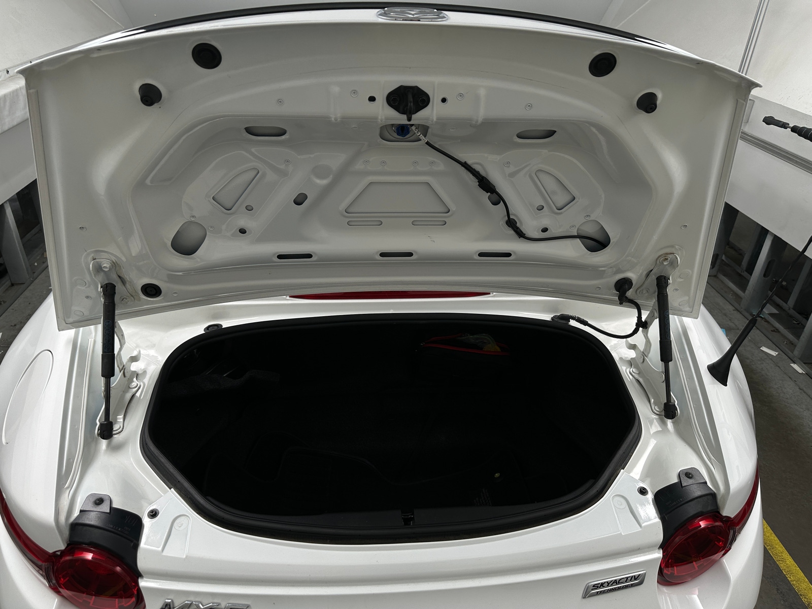 Thumbnail: 2016 Mazda MX-5 Miata - 6