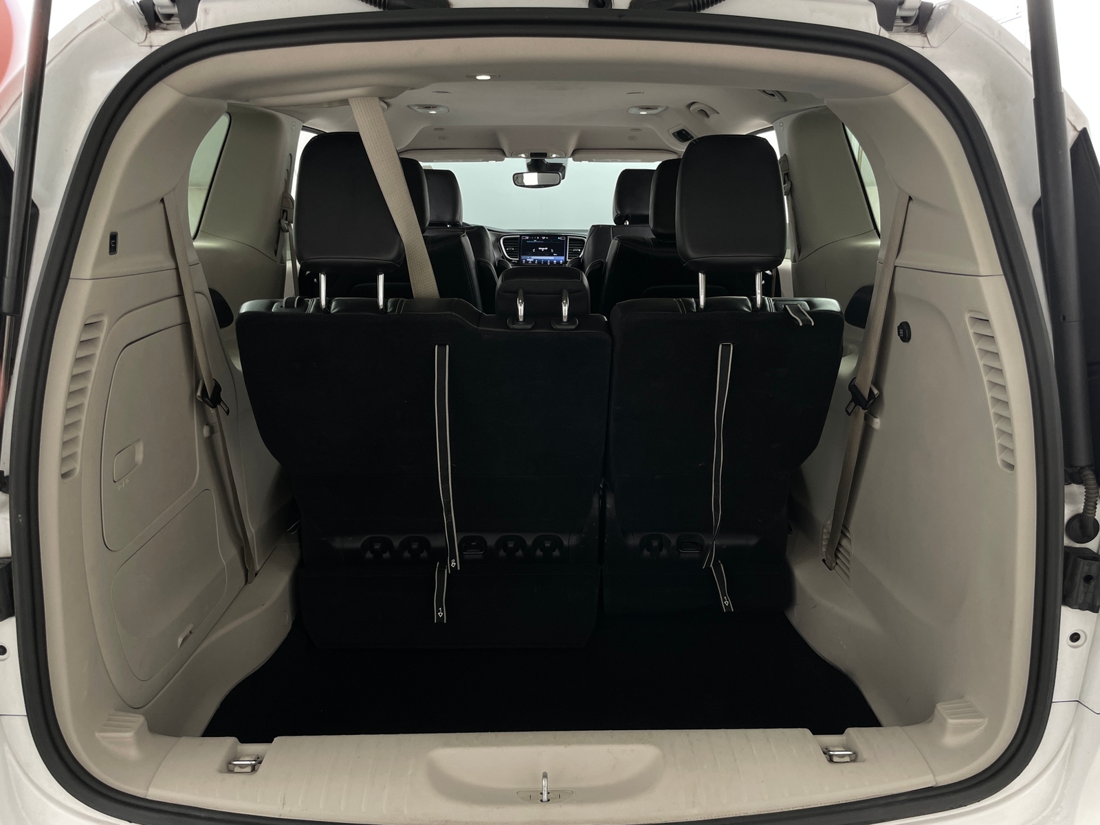 Thumbnail: 2024 Chrysler Pacifica - 6