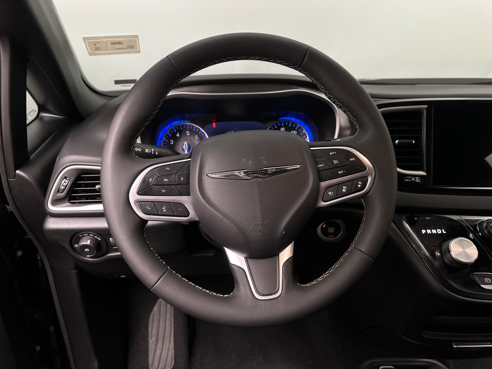 Thumbnail: 2025 Chrysler Pacifica - 4