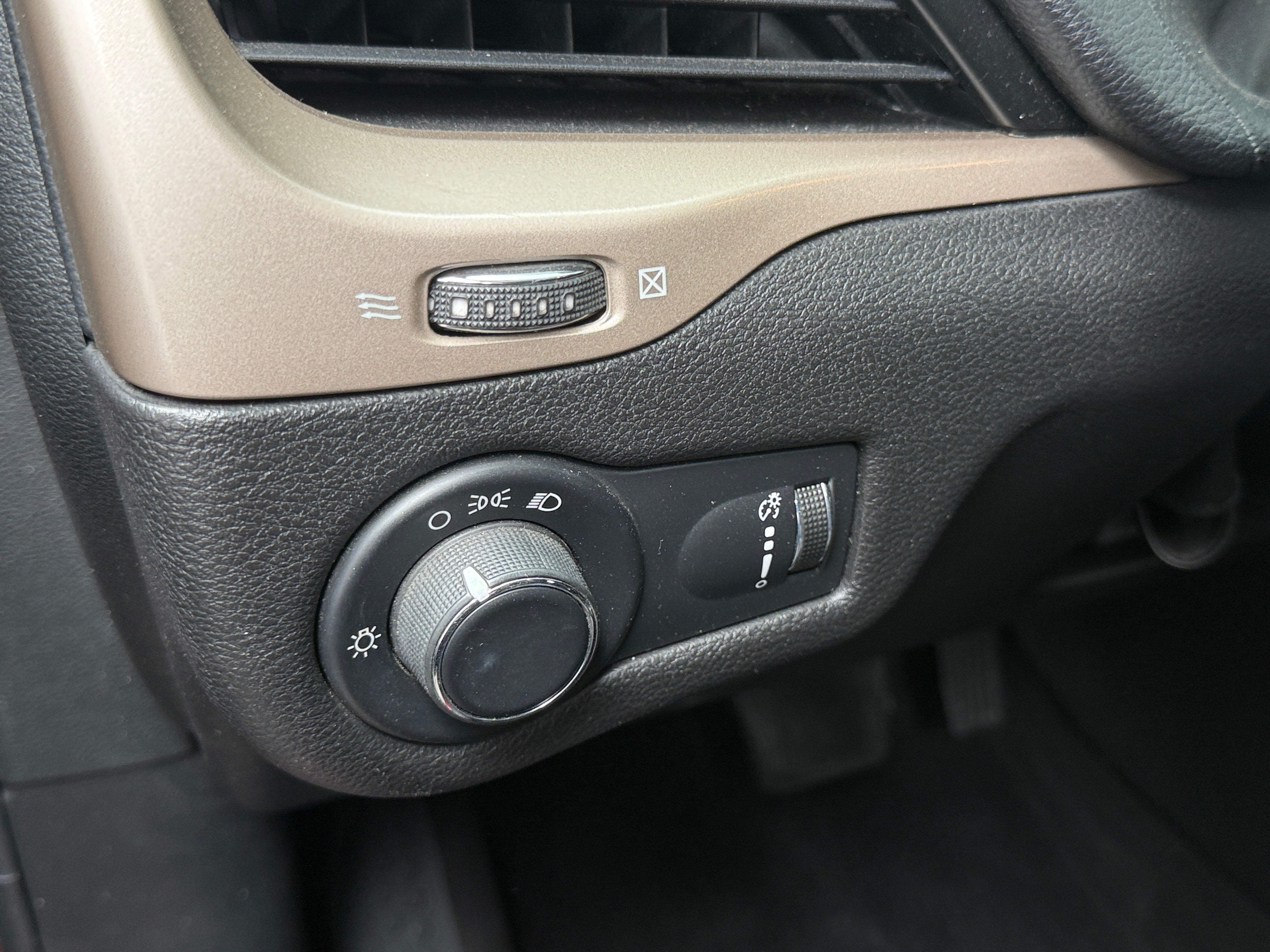 2017 Jeep Cherokee Sport