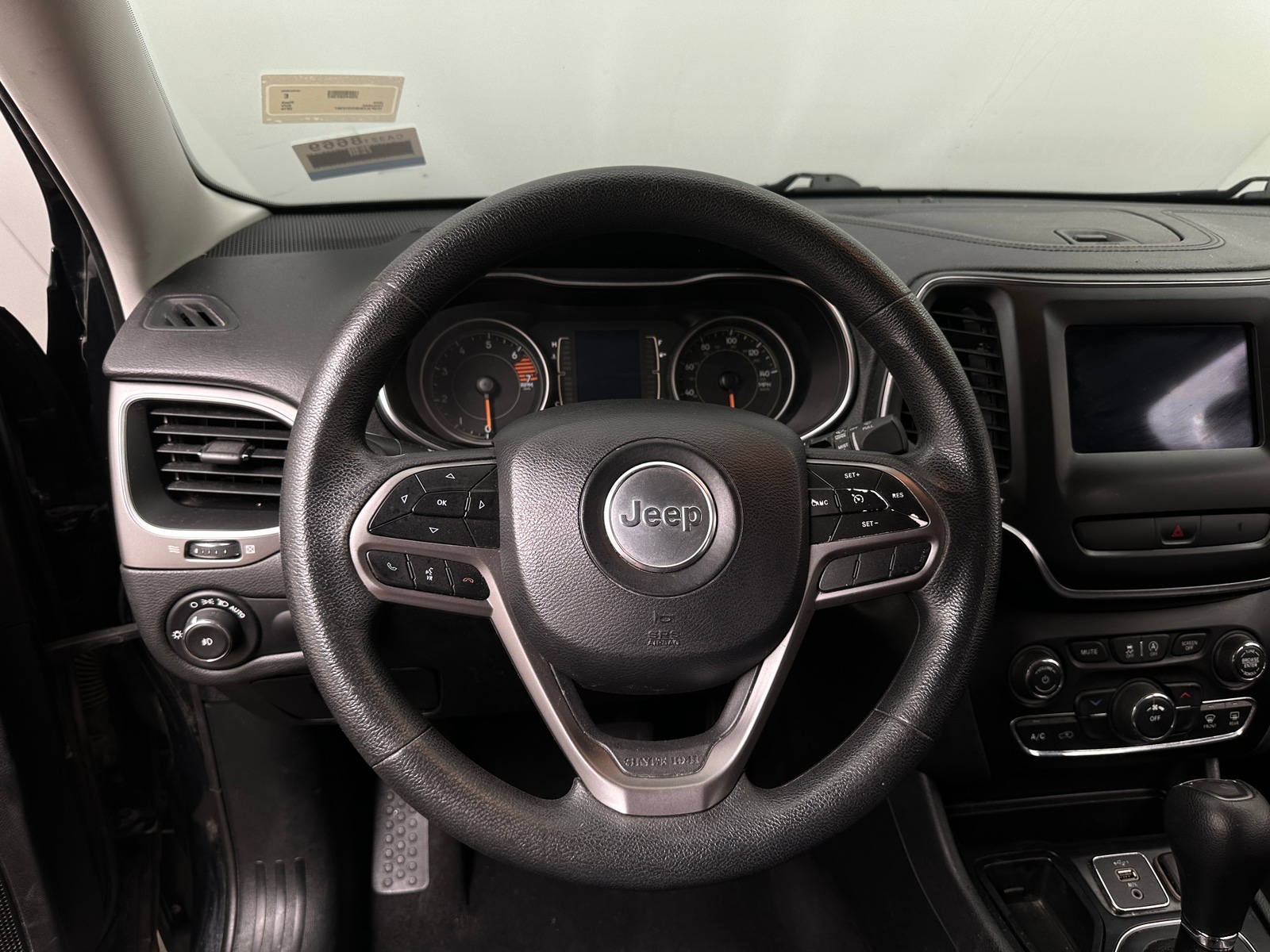 Thumbnail: 2019 Jeep Cherokee - 5