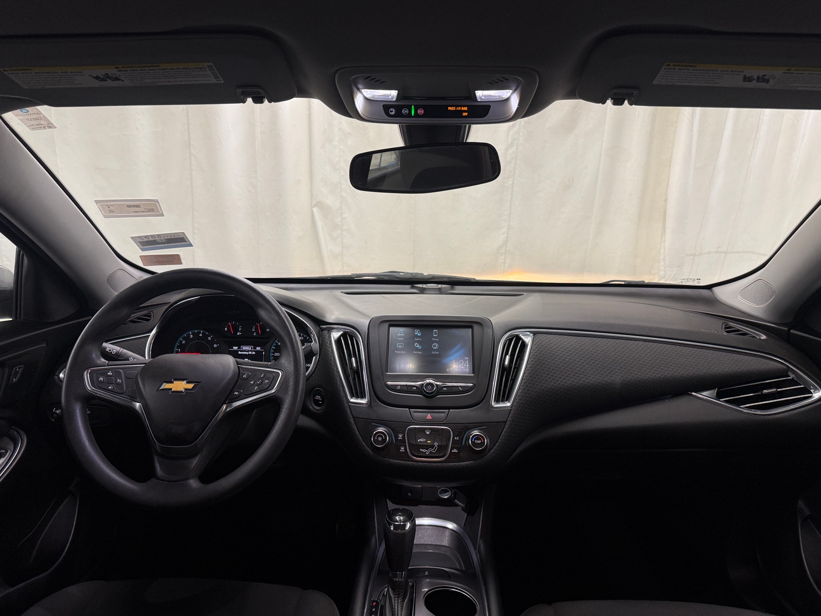 Thumbnail: 2018 Chevrolet Malibu - 3