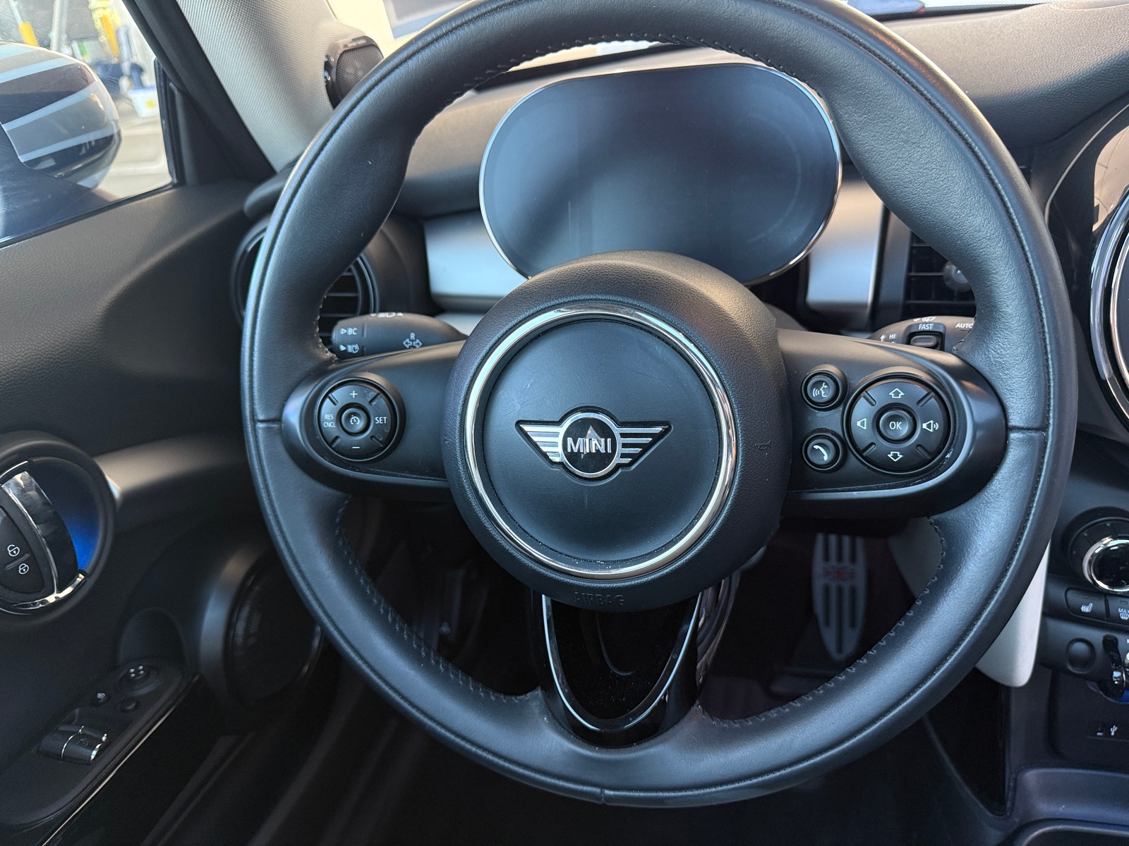 Thumbnail: 2021 MINI Cooper Hardtop - 4