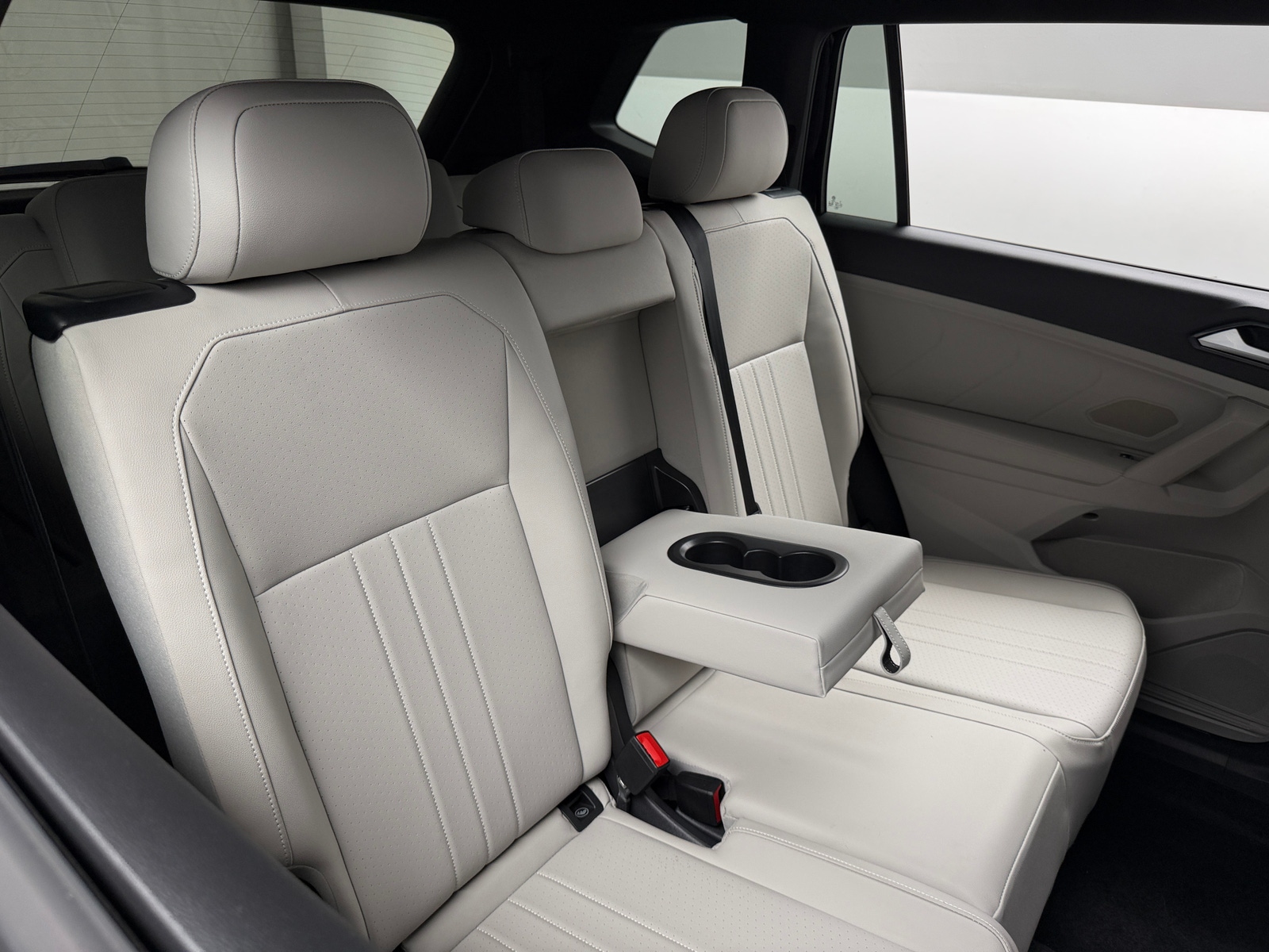 Thumbnail: 2023 Volkswagen Tiguan - 5