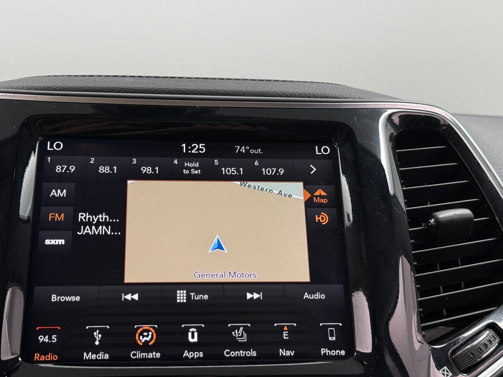 Thumbnail: 2019 Jeep Cherokee - 3