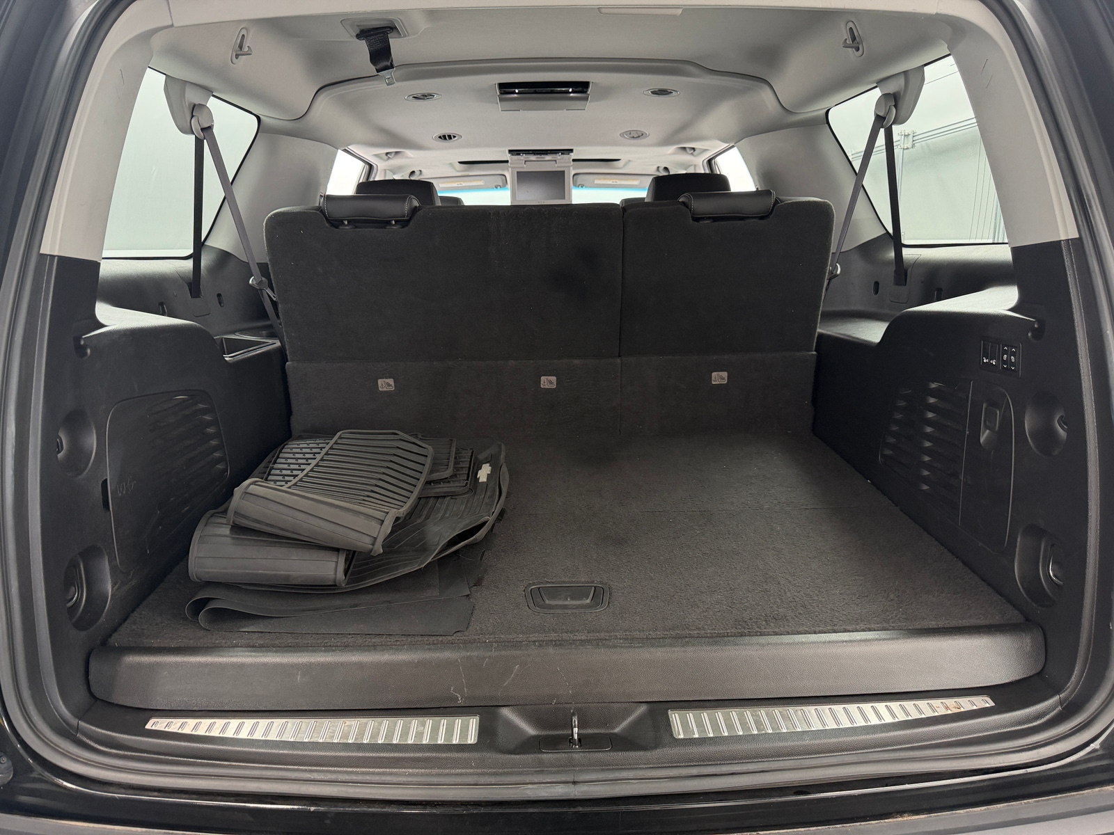 Thumbnail: 2017 Chevrolet Suburban - 6