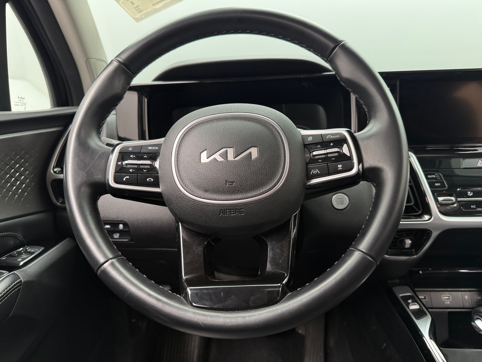 Thumbnail: 2022 Kia Sorento - 4