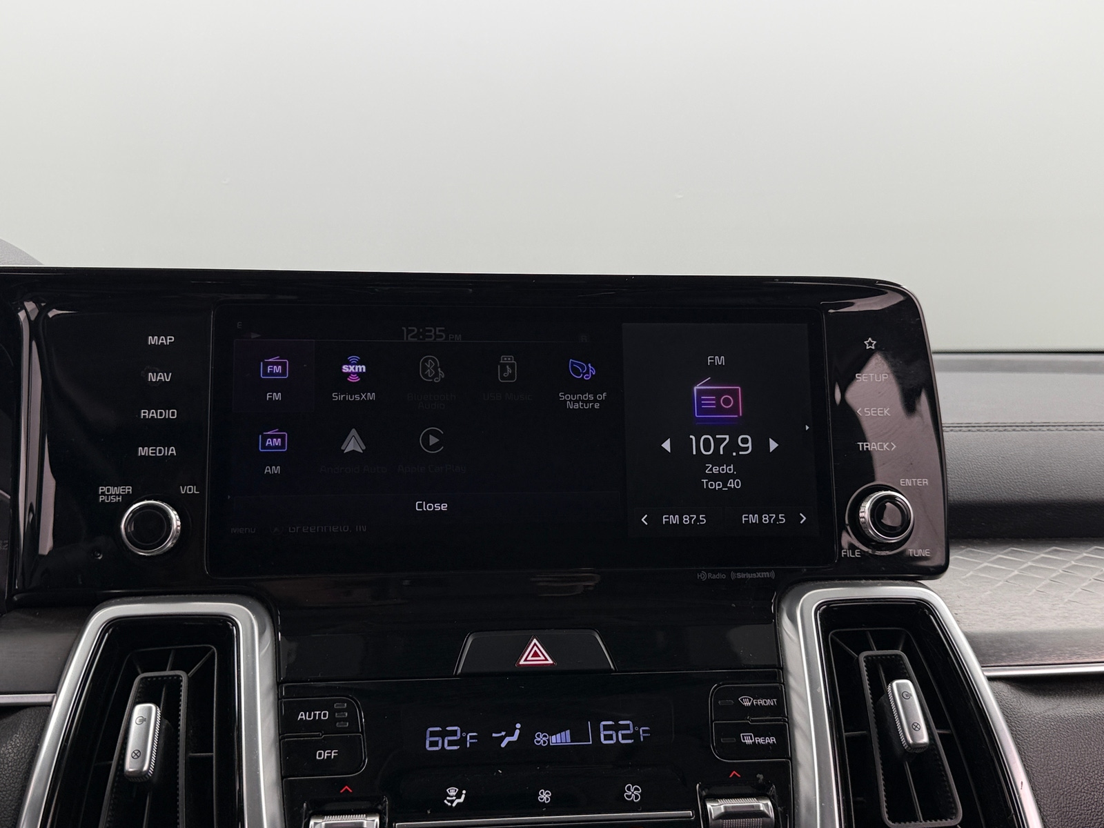 Thumbnail: 2022 Kia Sorento - 3