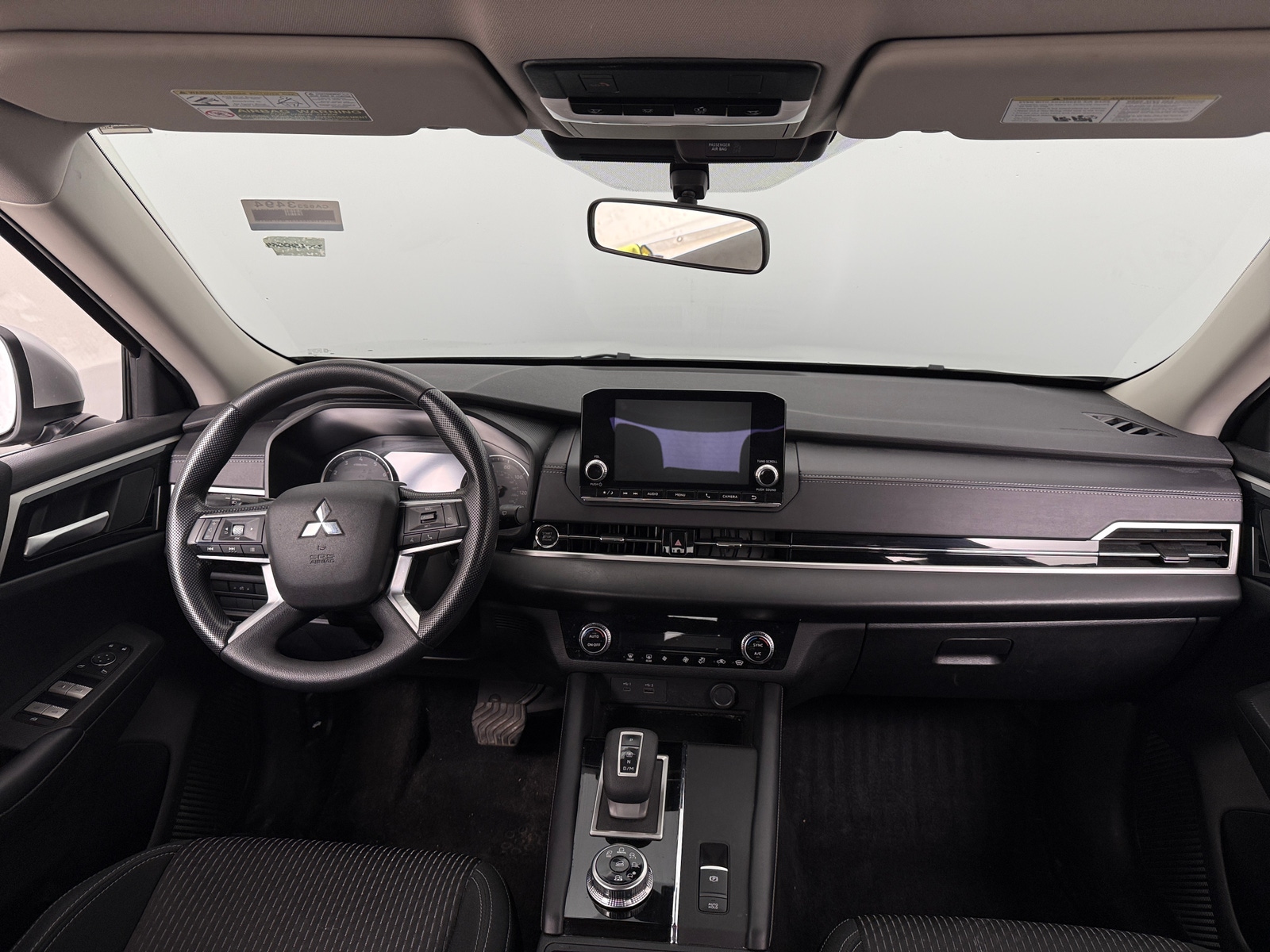 Thumbnail: 2024 Mitsubishi Outlander - 3