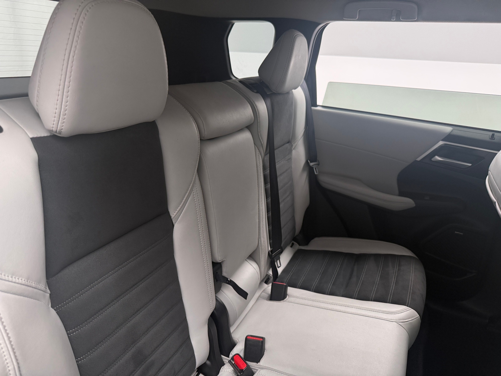 Thumbnail: 2025 Mitsubishi Outlander - 5
