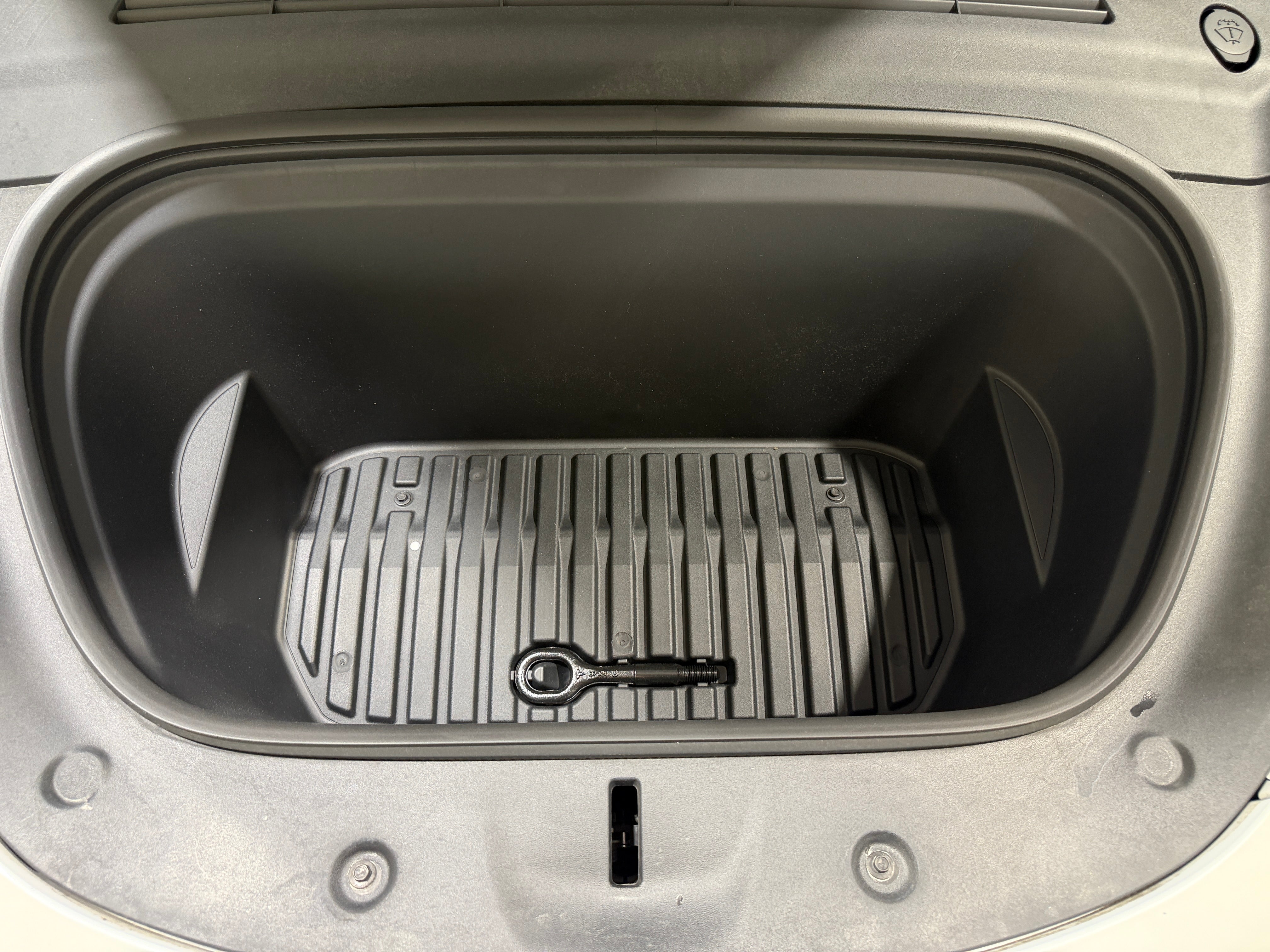 Used 2024 Tesla Model Y Long Range with VIN 7SAYGDEE2RA261803 for sale in Auburn, WA