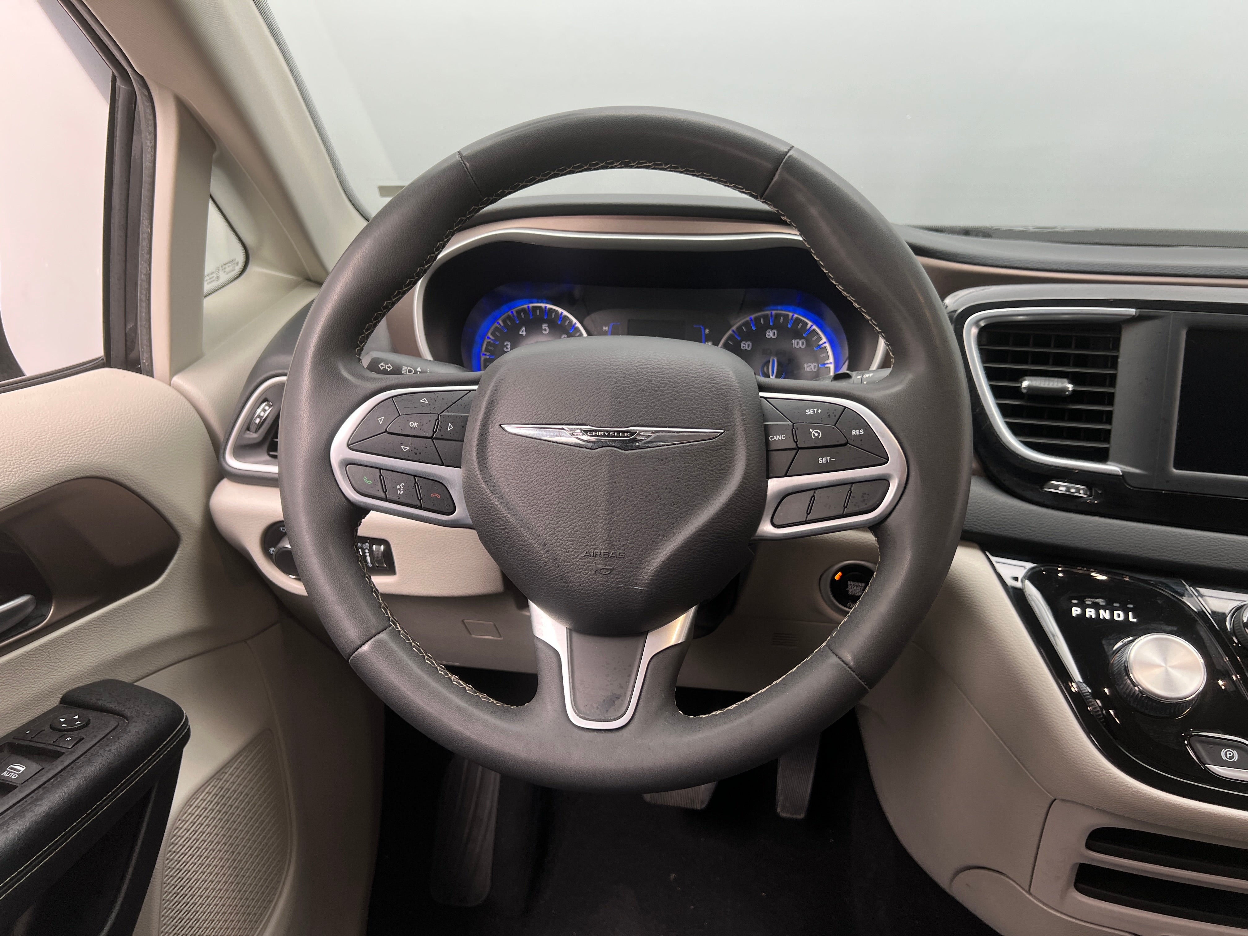 2023 Chrysler Voyager LX