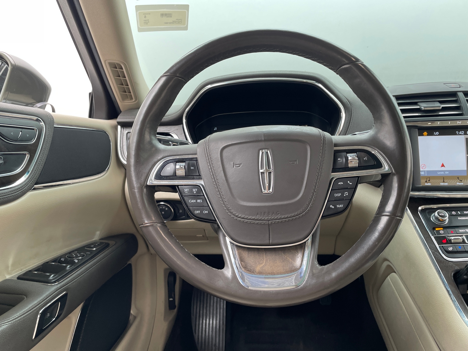 Thumbnail: 2017 Lincoln Continental - 4