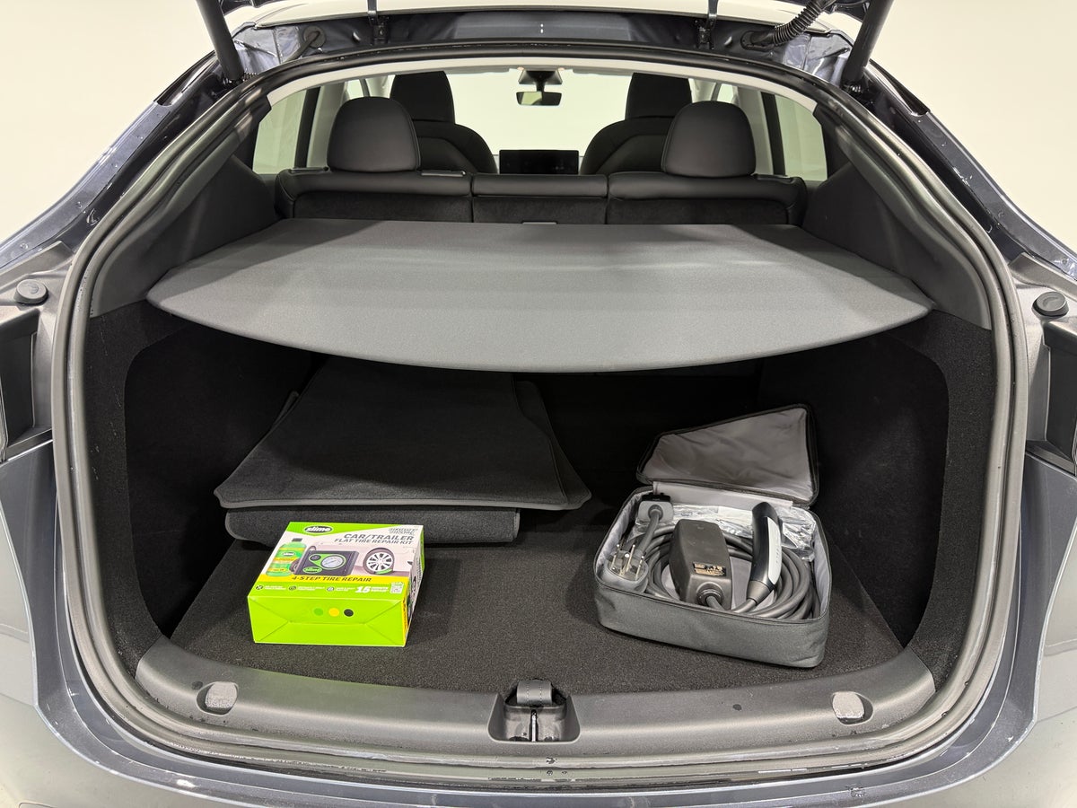 2023 Tesla Model Y Performance All-Wheel Drive in Midnight Silver Metallic — photo 2