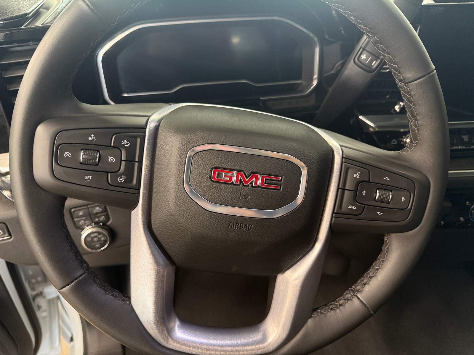 Thumbnail: 2025 GMC Sierra 2500 - 4