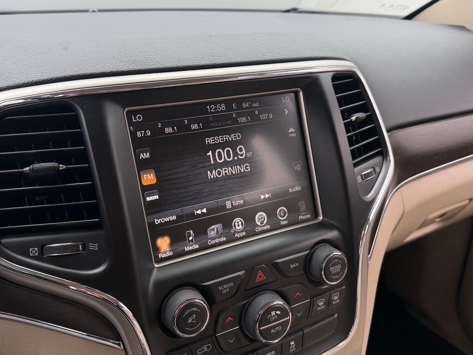 Thumbnail: 2015 Jeep Grand Cherokee - 3