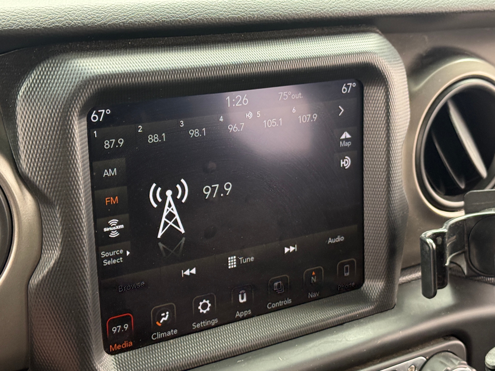 Thumbnail: 2021 Jeep Gladiator - 4