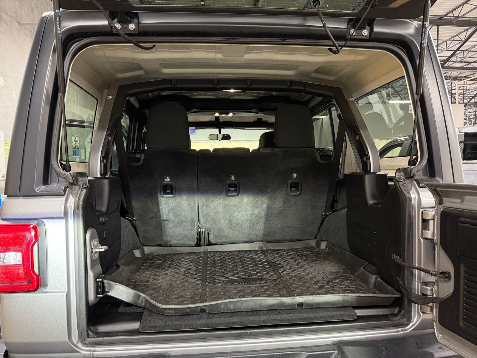 Thumbnail: 2019 Jeep Wrangler - 7