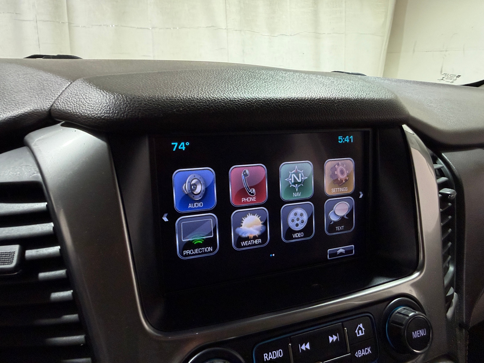Thumbnail: 2018 Chevrolet Tahoe - 3