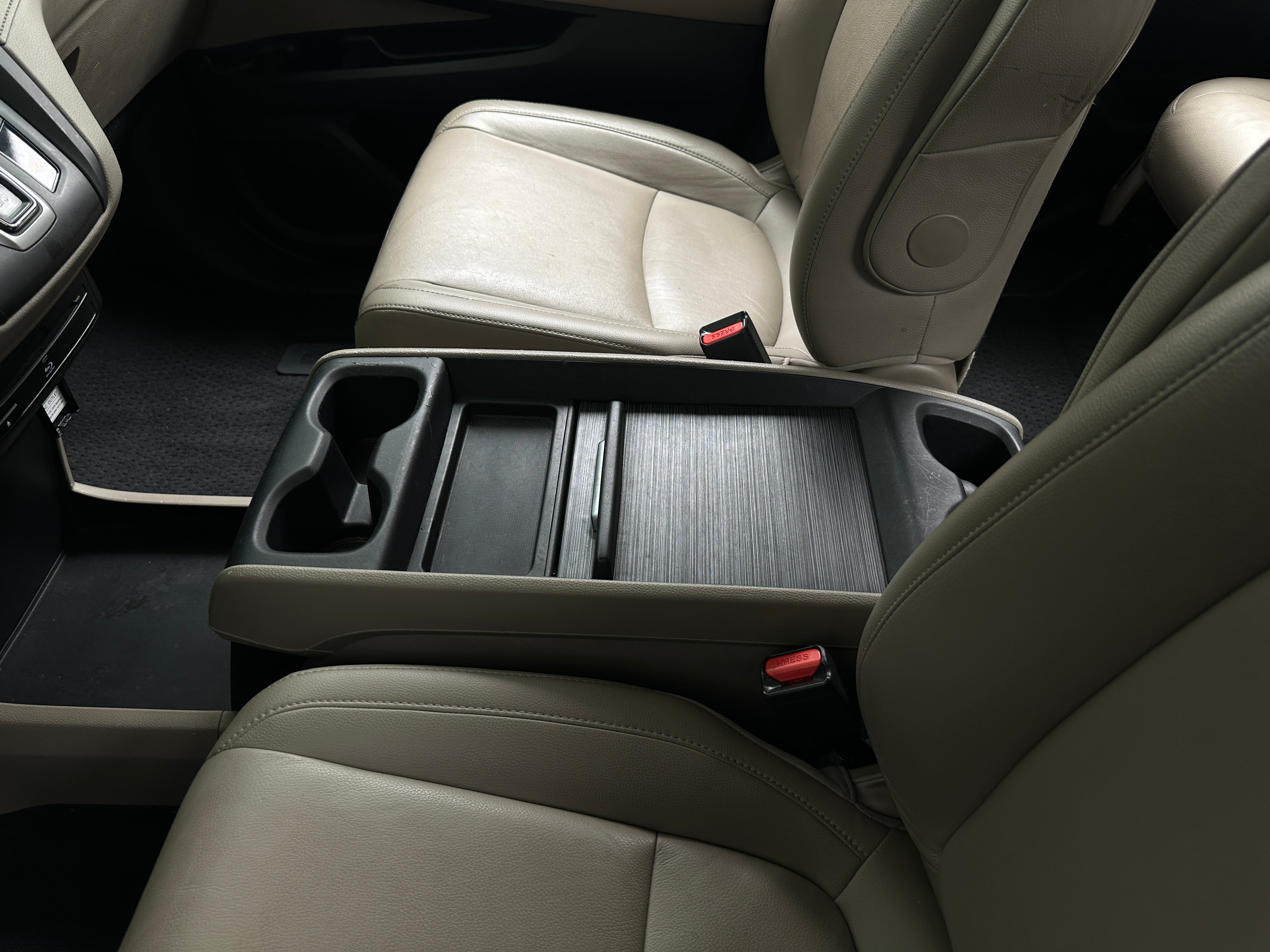 5FNRL6H88JB053155