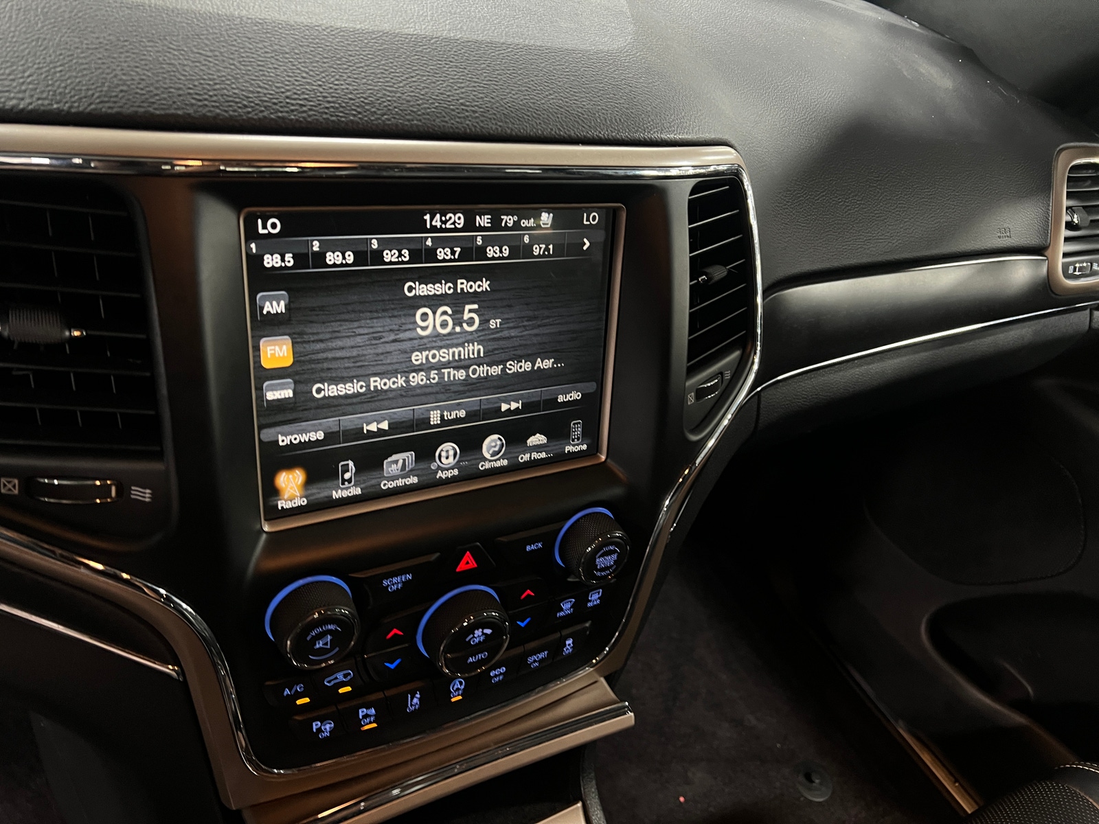 Thumbnail: 2017 Jeep Grand Cherokee - 3