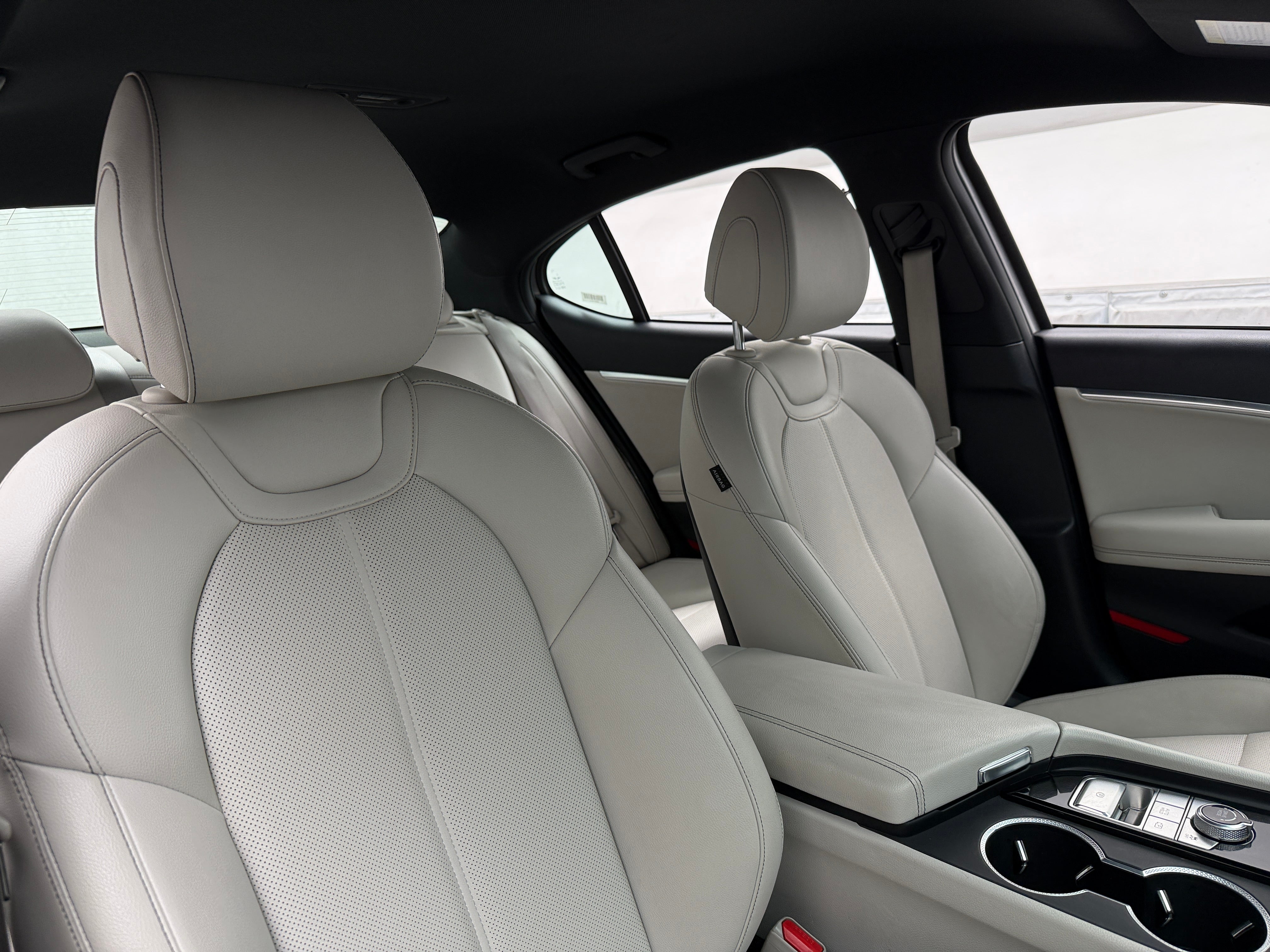 2025 GENESIS G70