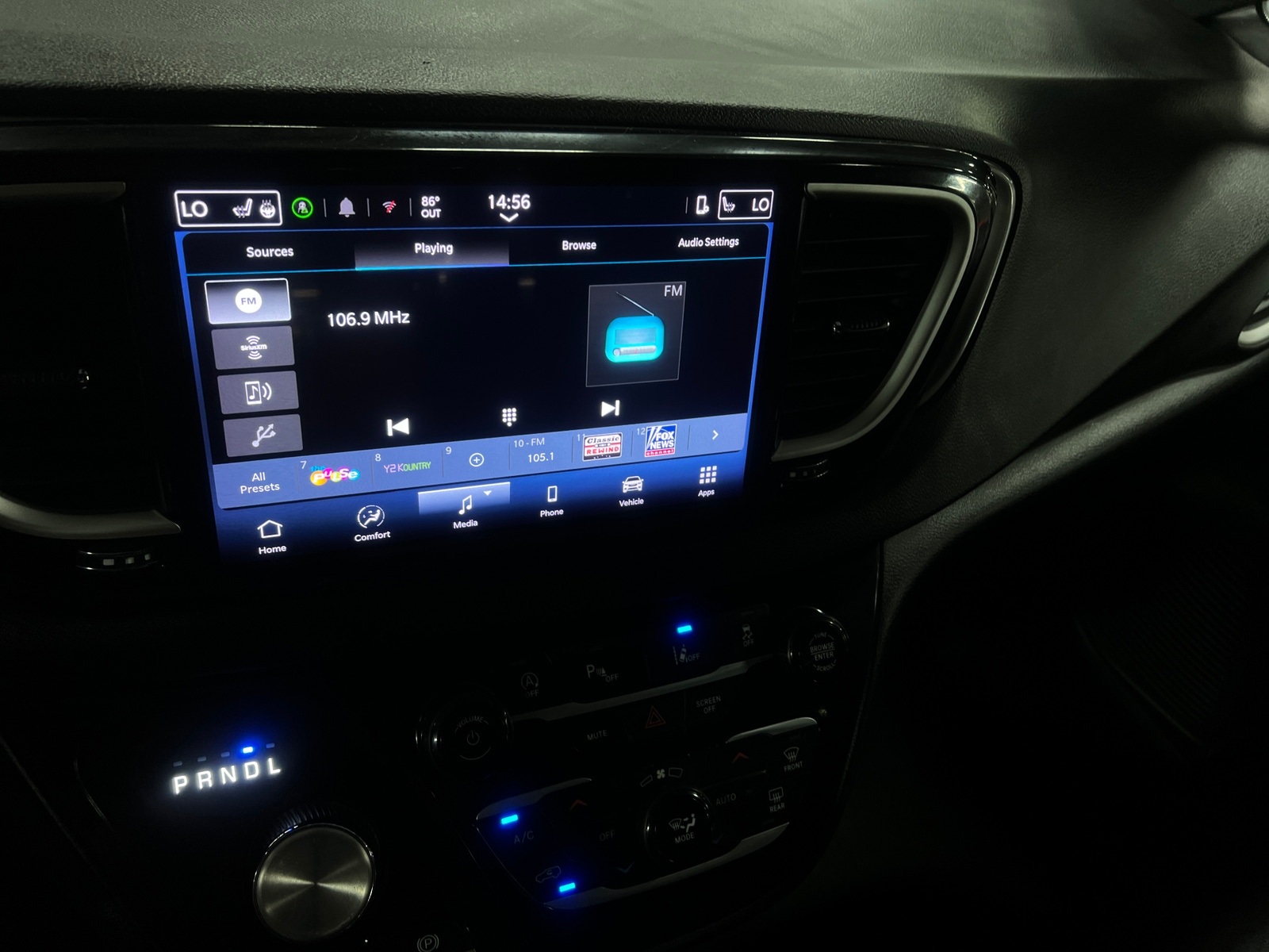Thumbnail: 2025 Chrysler Pacifica - 3
