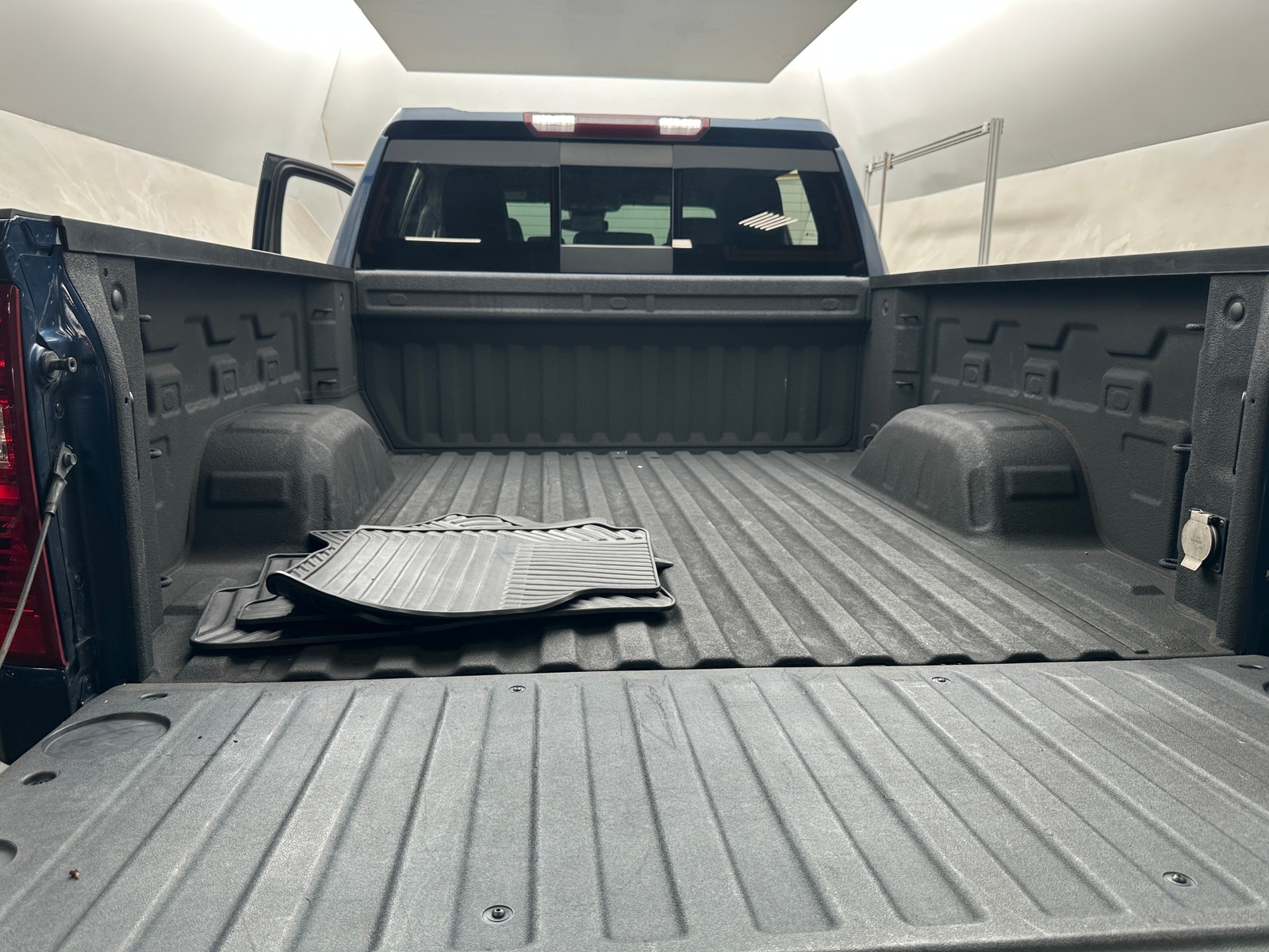 Thumbnail: 2023 Chevrolet Silverado 1500 - 6