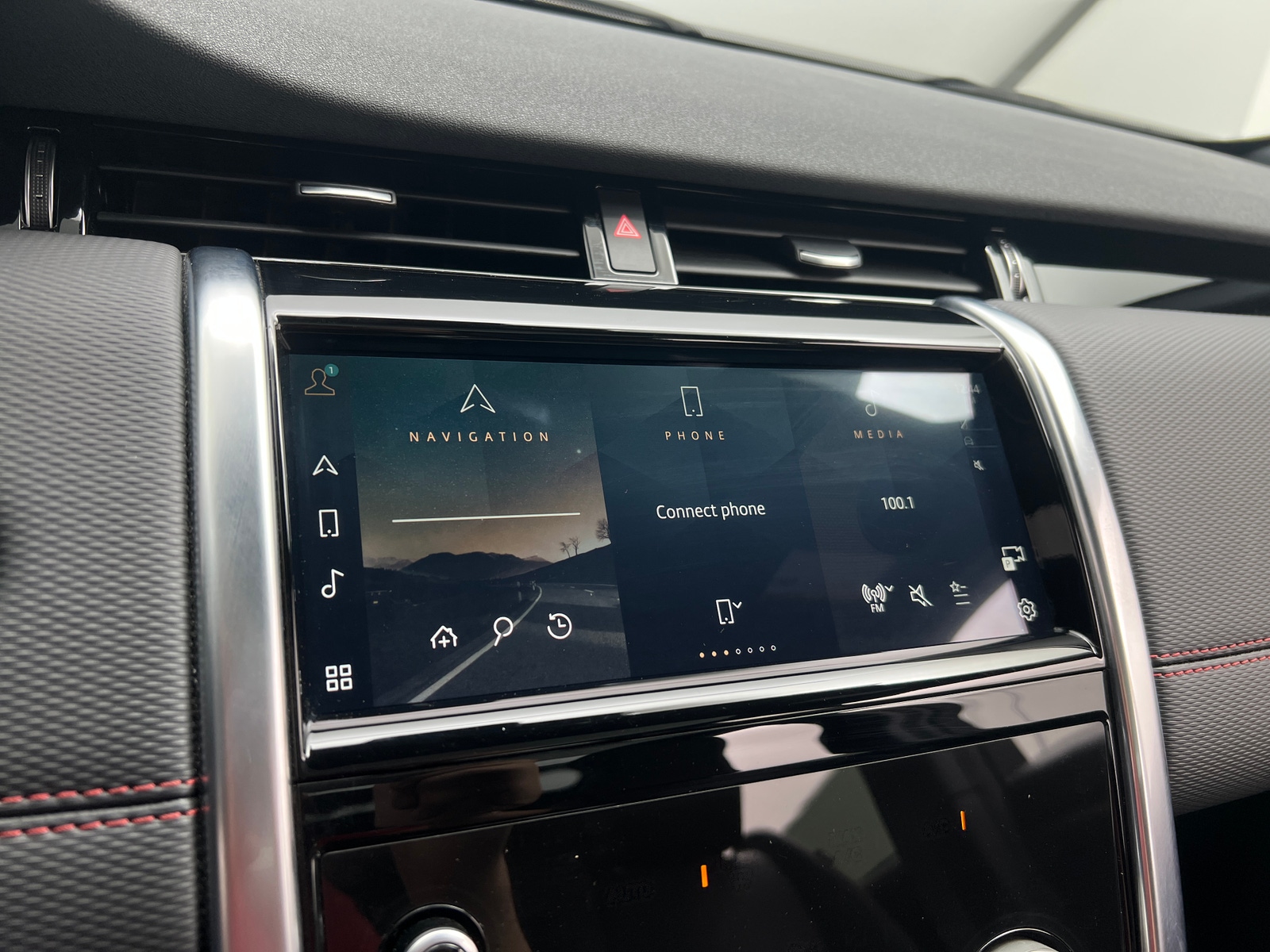 Thumbnail: 2022 Land Rover Discovery Sport - 3