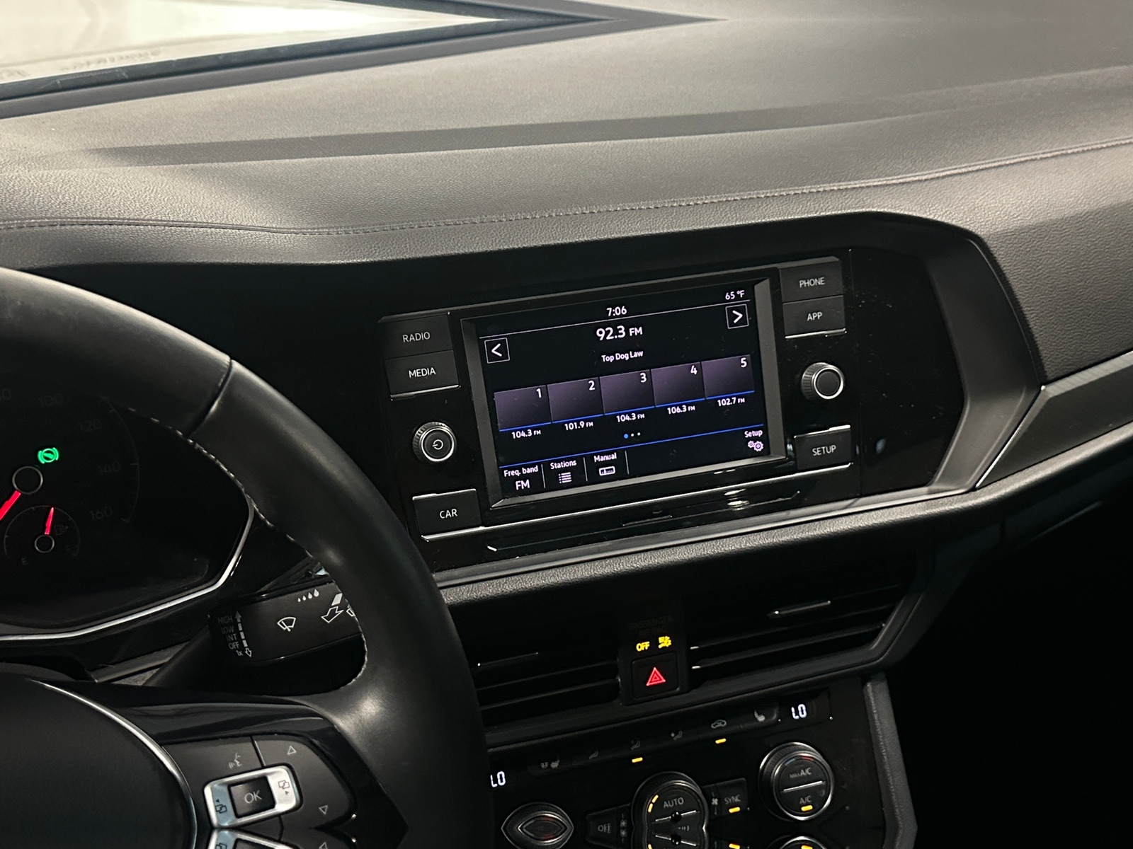 Thumbnail: 2019 Volkswagen Jetta - 4