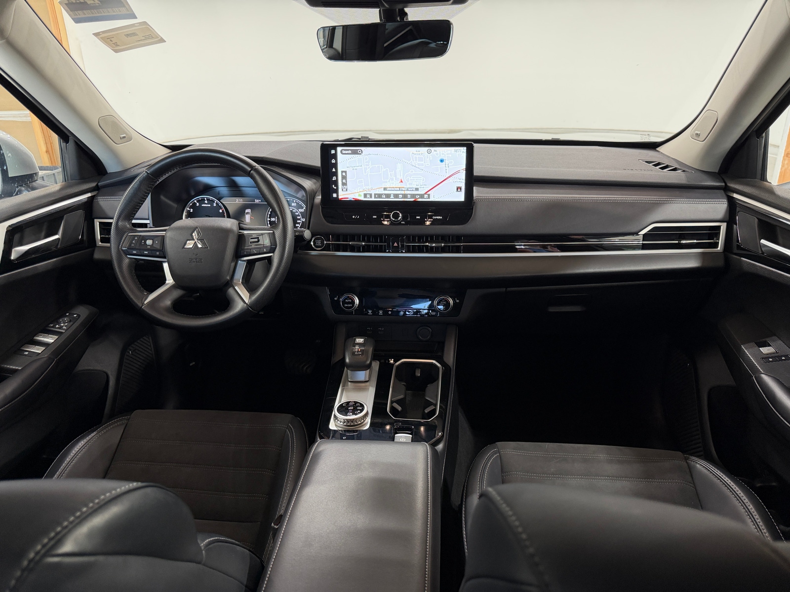 Thumbnail: 2025 Mitsubishi Outlander - 3